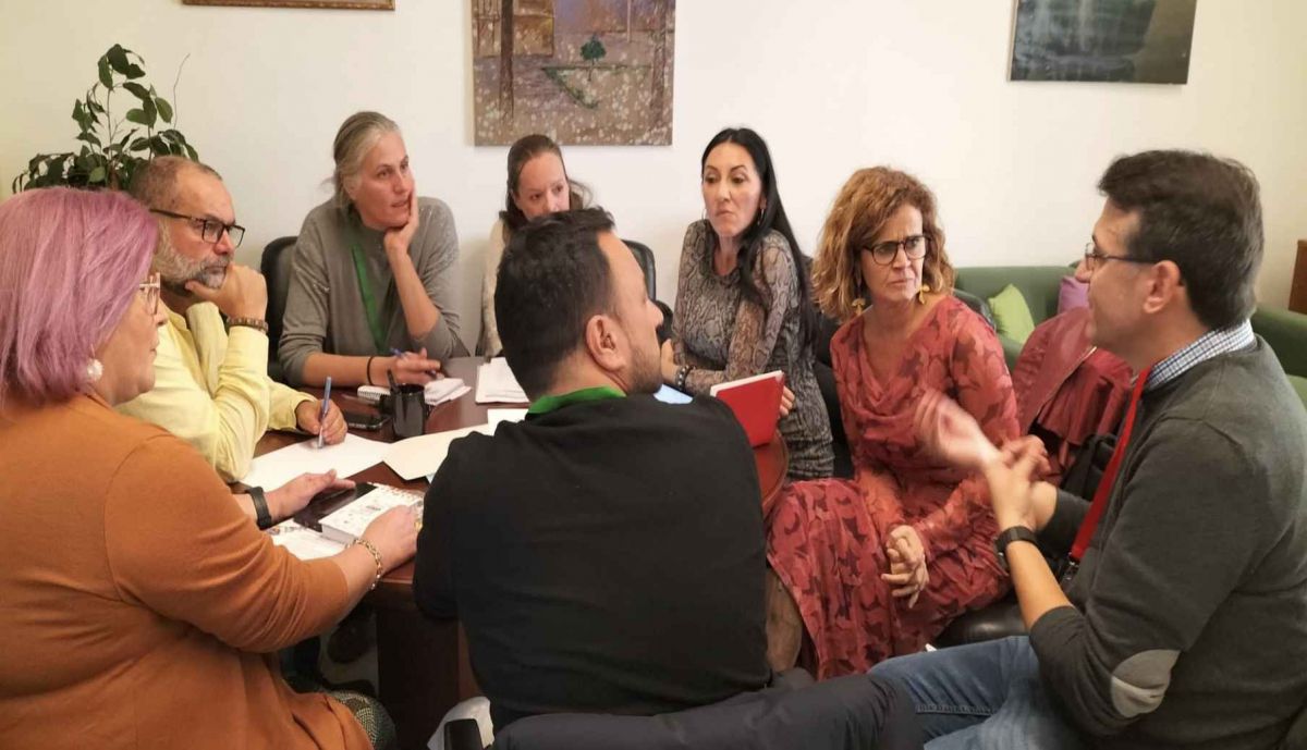 Reunión con representantes políticos.