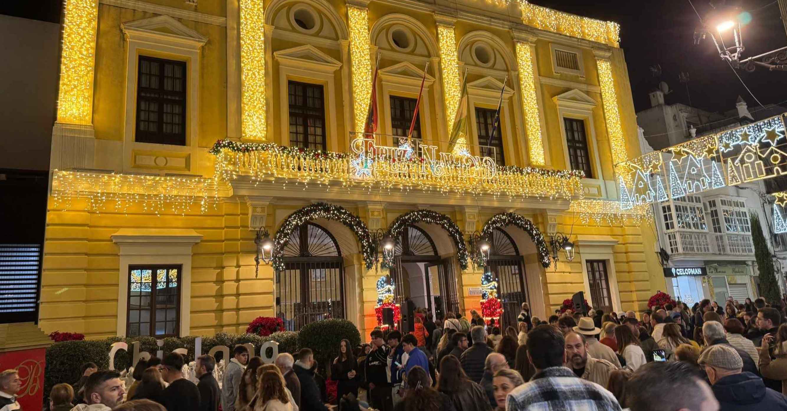 Gran ambiente en Chiclana para darle la bienvenida a la Navidad.