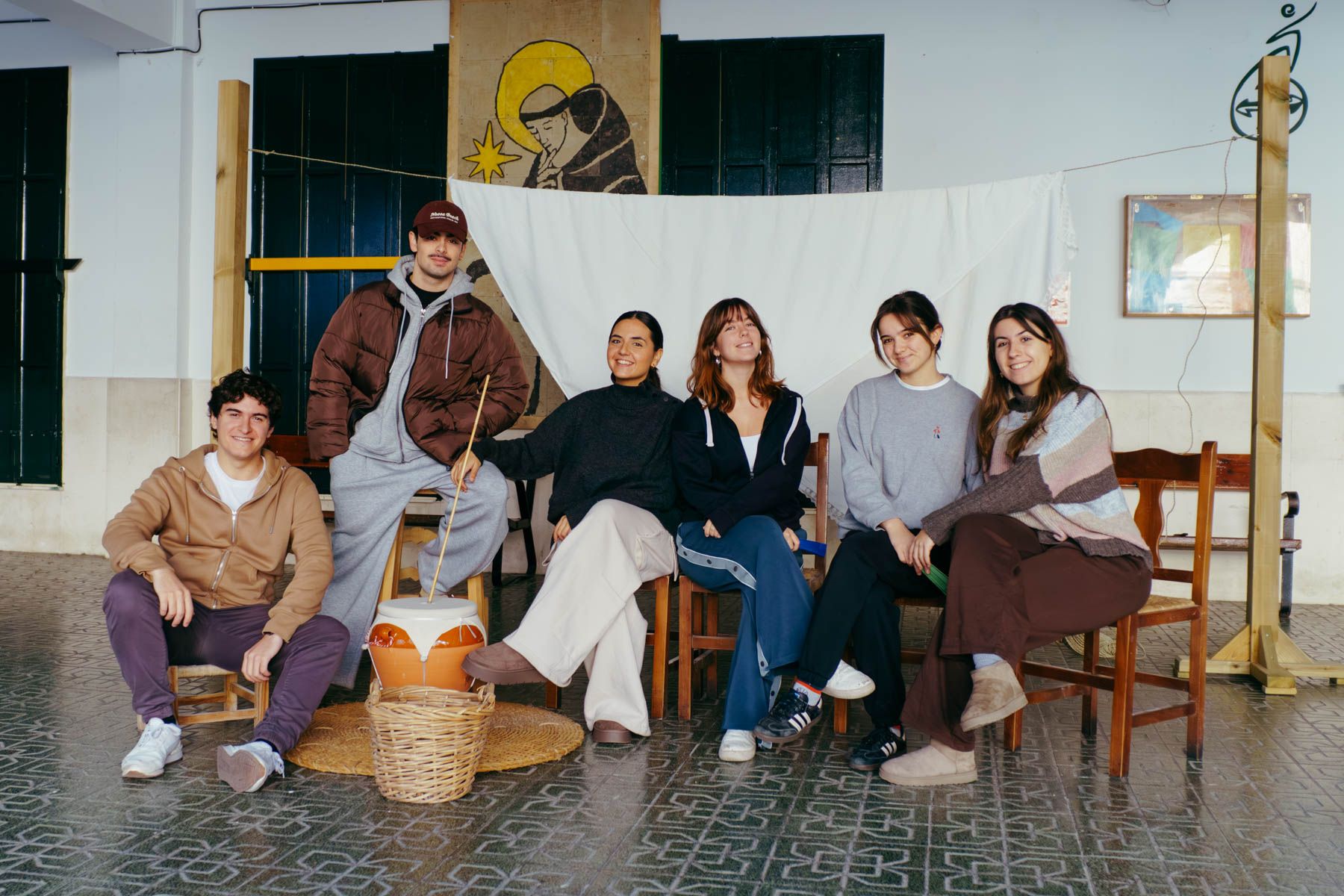 Los jóvenes actores de 'Entre Candela y Compás' preparan el espectáculo donde los villancicos cobran vida. Los jóvenes actores de 'Entre Candela y Compás' preparan el espectáculo donde los villancicos cobran vida.