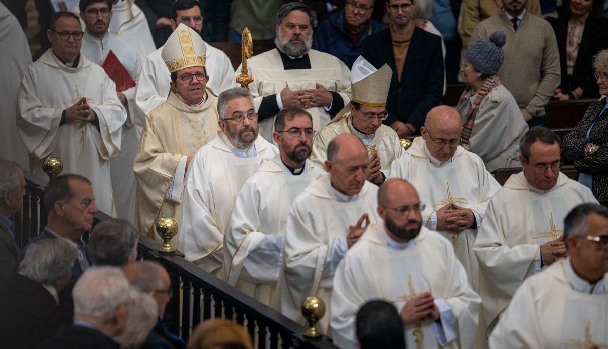 Administrador episcopal ha presidido su primera misa en la Catedral de Cadiz   Monseñor Ramón Valdivia 4