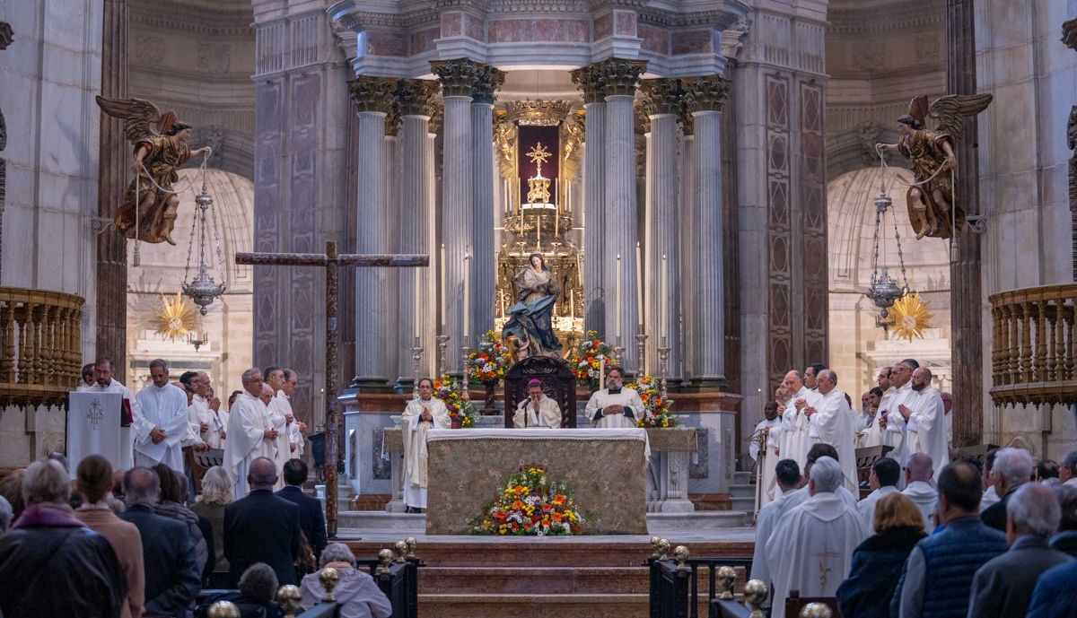 Ramón Valdivia ha presidido su primera misa en la Catedral de Cadiz.