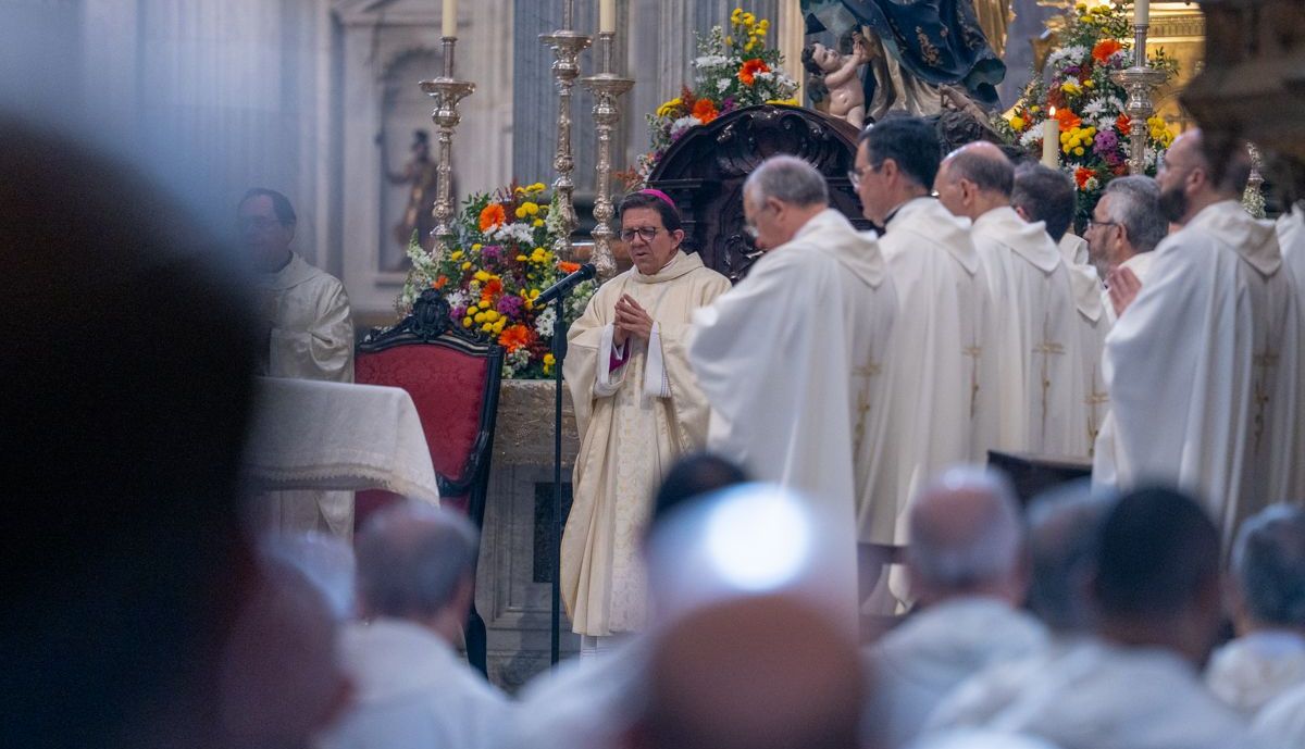 Administrador episcopal ha presidido su primera misa en la Catedral de Cadiz   Monseñor Ramón Valdivia 20