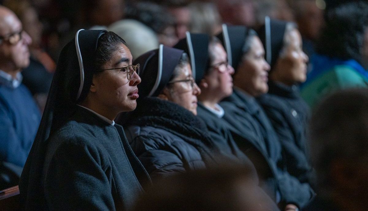Administrador episcopal ha presidido su primera misa en la Catedral de Cadiz   Monseñor Ramón Valdivia 26