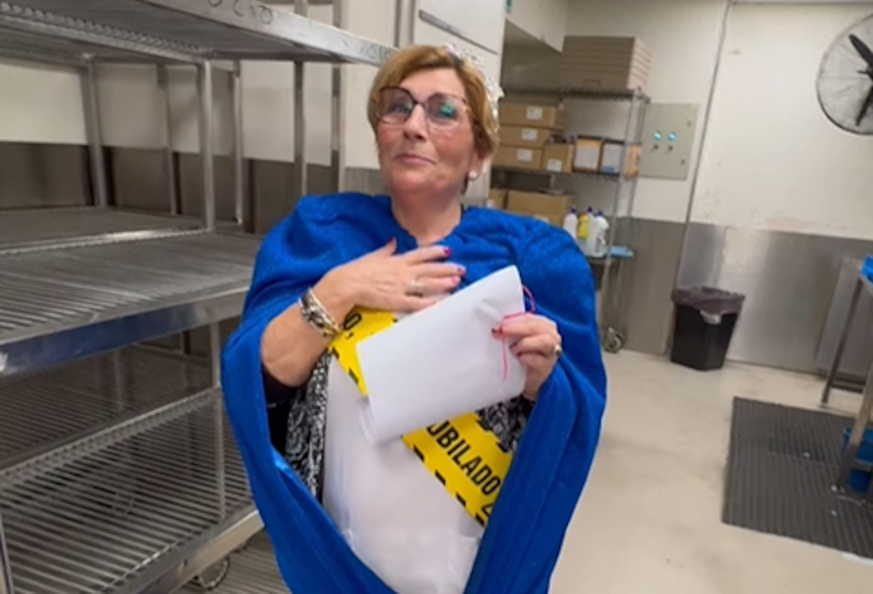 Pepi, cocinera del Hospital de Jerez, se jubila.