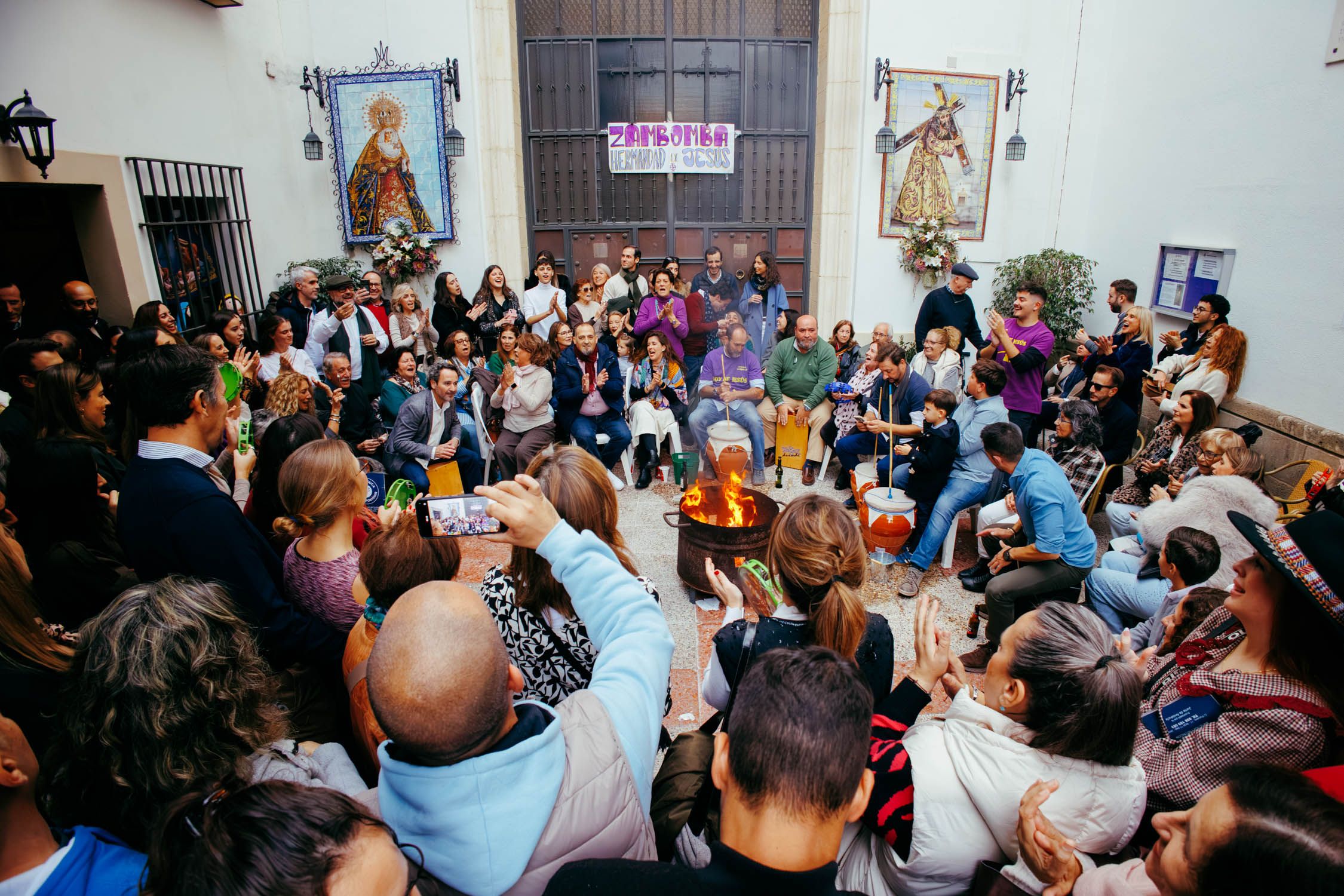 La Zambomba de la Hermandad del Nazareno en Jerez. La Zambomba de la Hermandad del Nazareno en Jerez.
