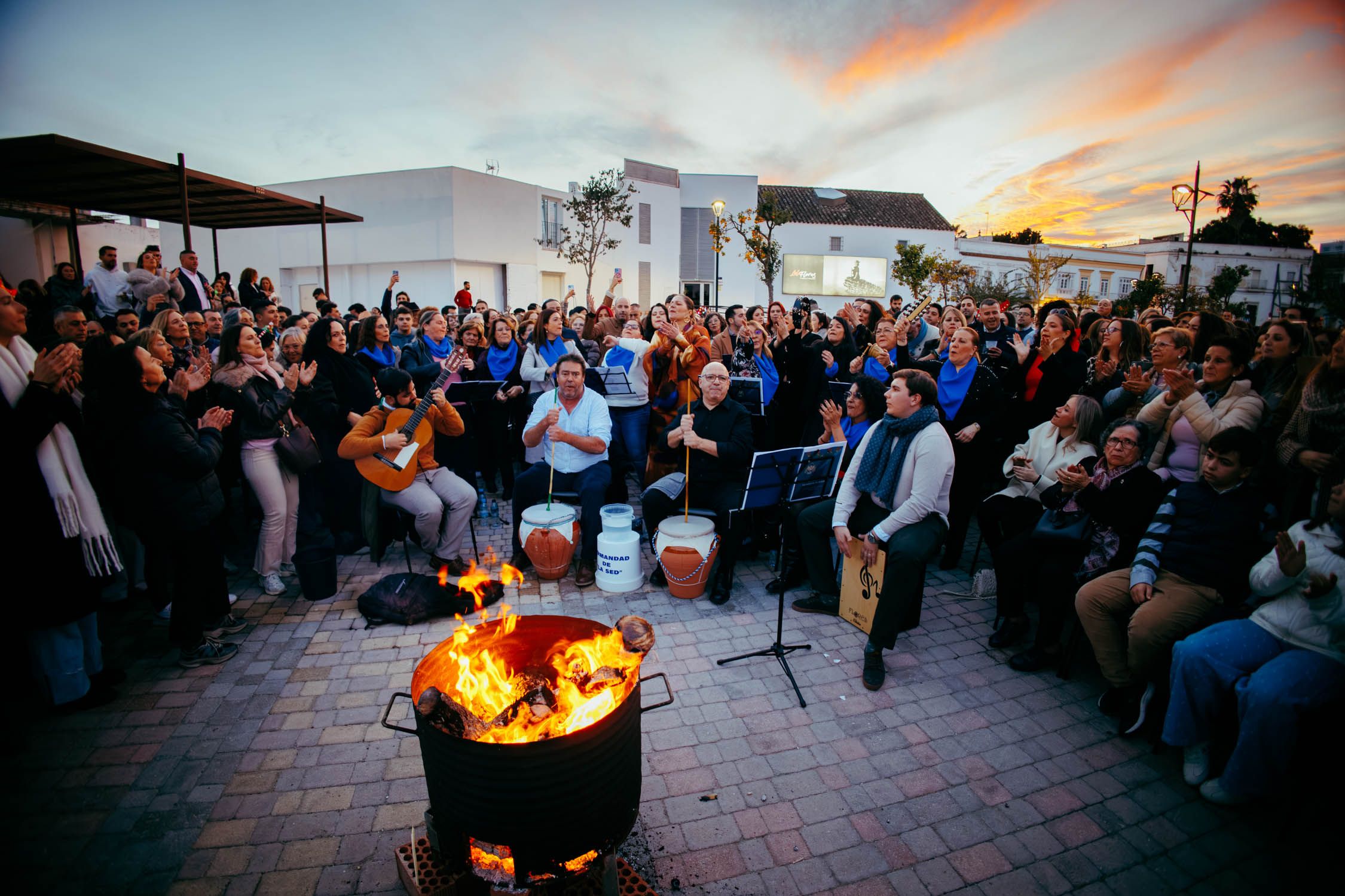 Zambomba en la plaza Belén