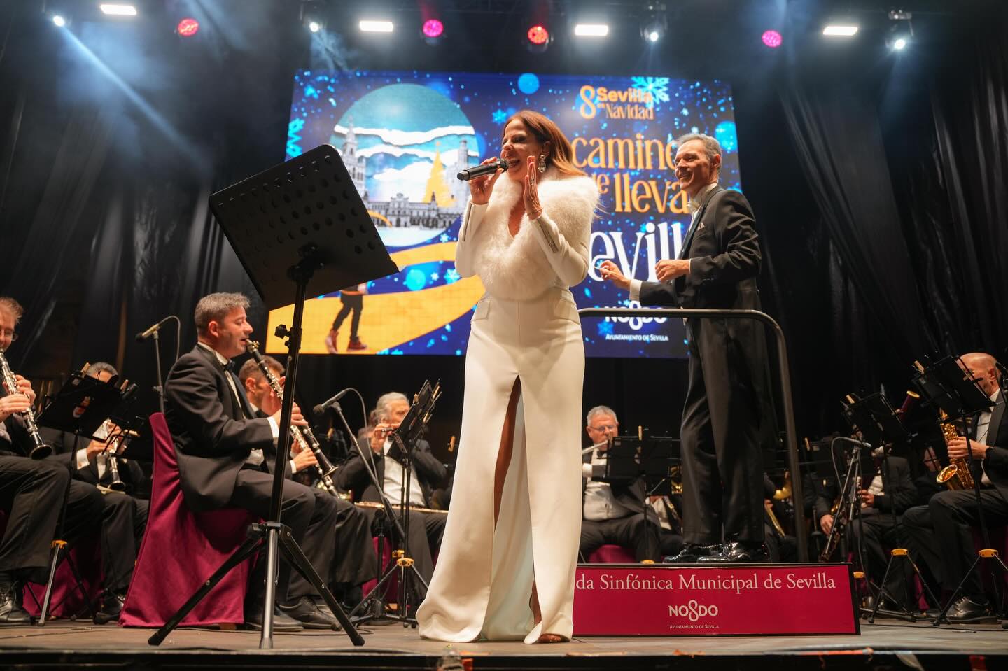 Pastora Soler durante el encendido del alumbrado navideño de Sevilla.
