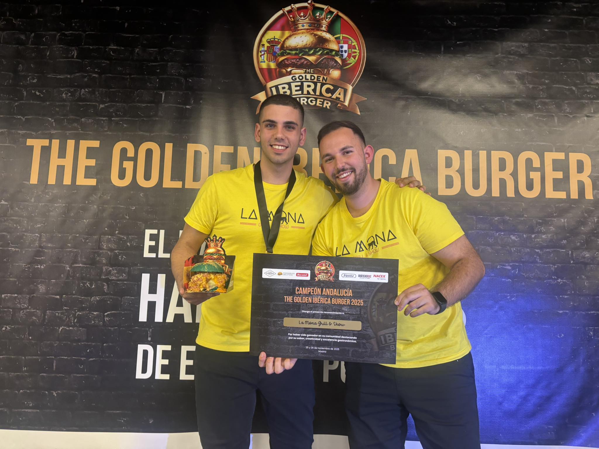 La hamburguesa de La Mona Grill, ganadora de Andalucía del campeonato andaluz The Golden Ibérica Burger.