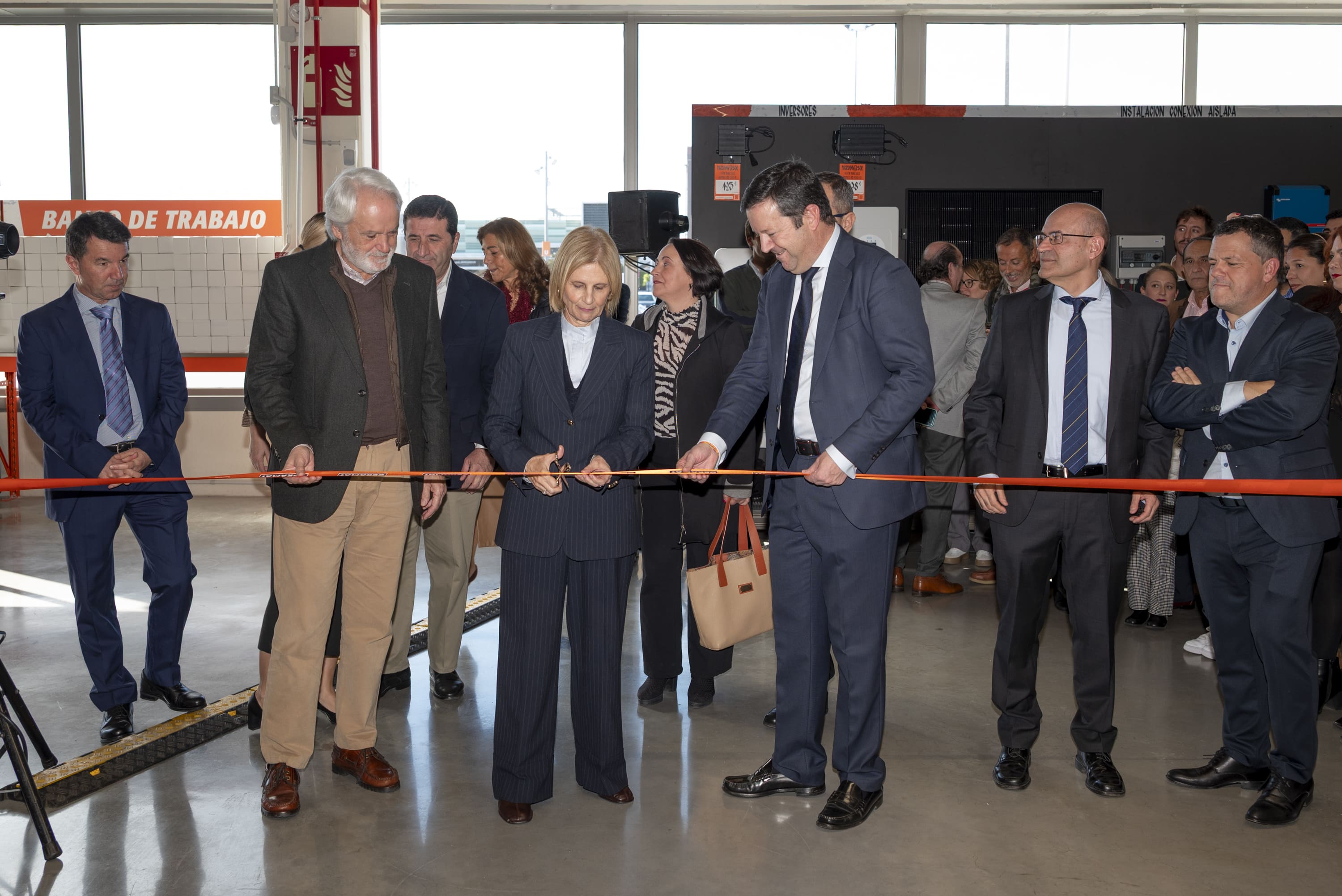 Acto previo a la apertura de Obramat.