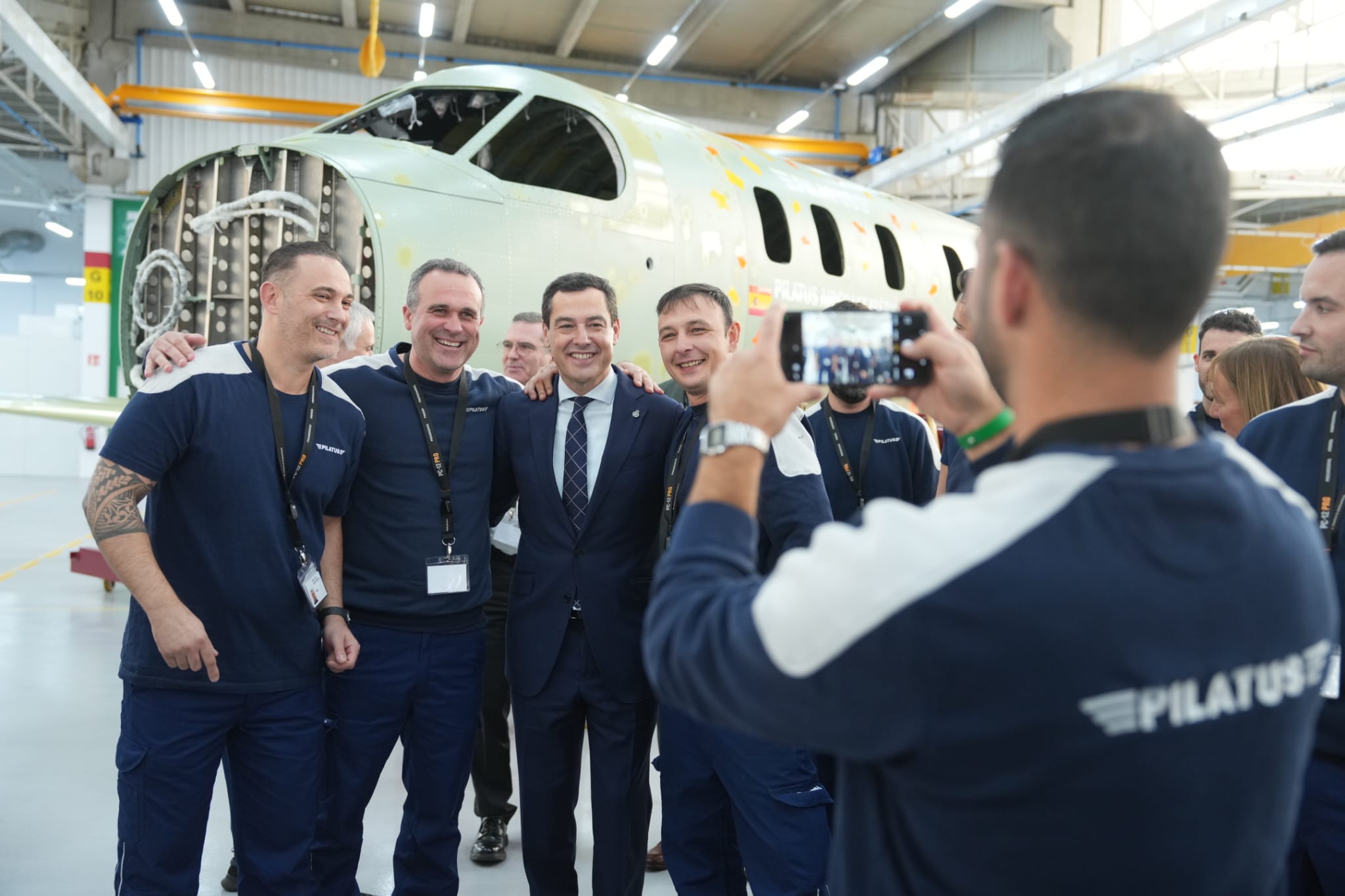 Juanma Moreno en la inauguración de Pilatus.