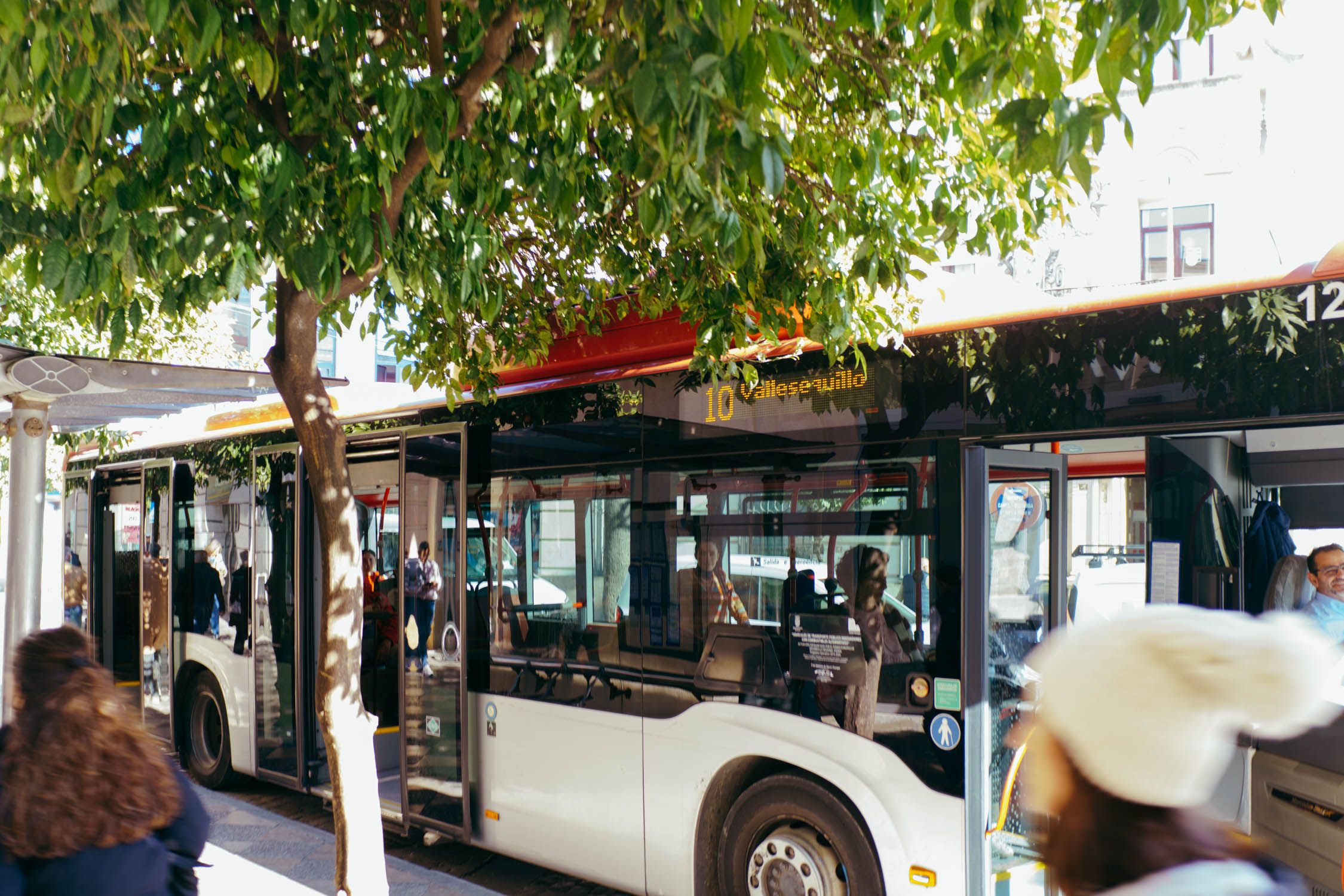 El Ayuntamiento refuerza la línea 5 y reduce el tiempo de espera a la mitad en Guadalcacín
