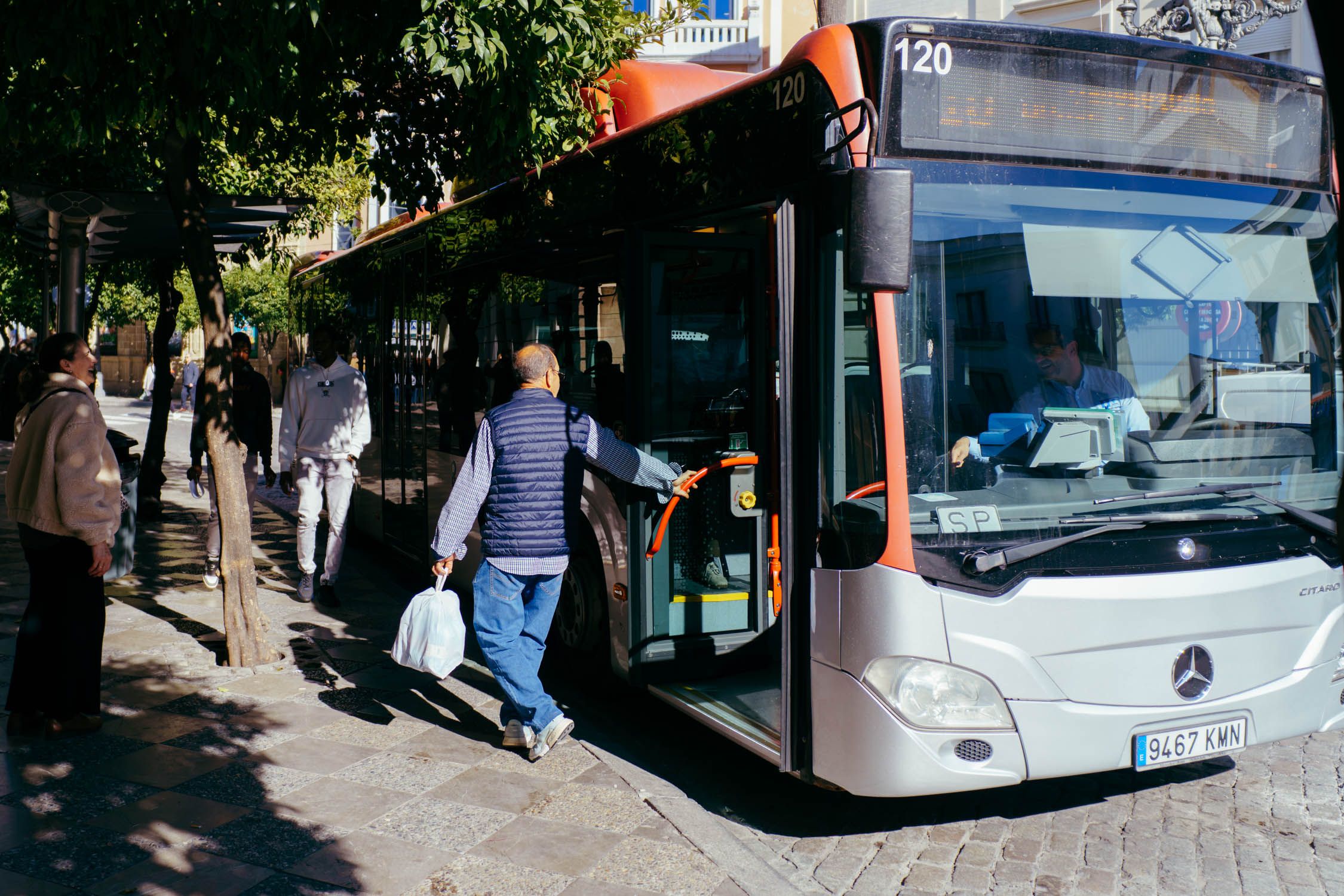 Un autobús en Jerez. Un autobús en Jerez.