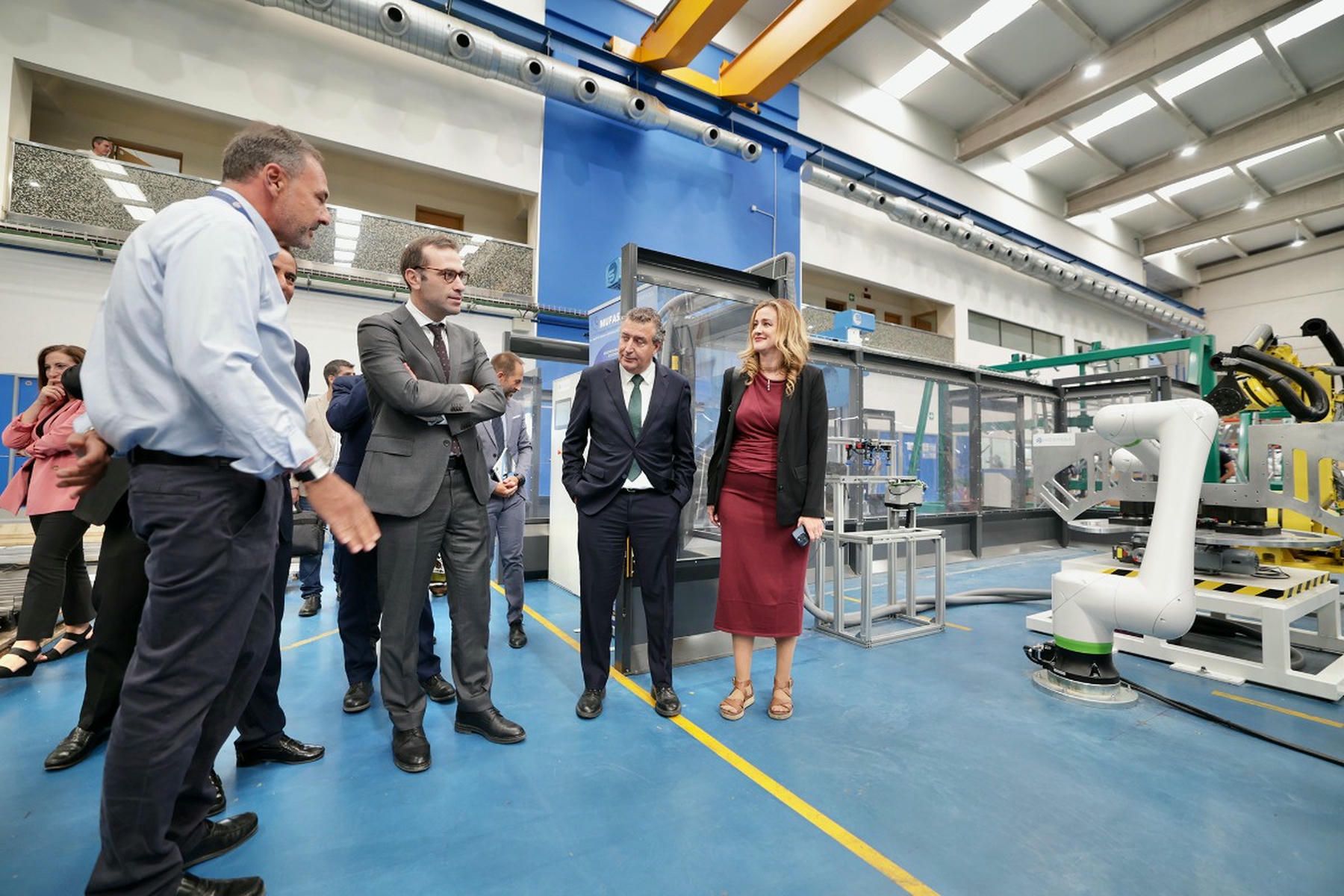 Javier Fernández, en una visita a Aerópolis.