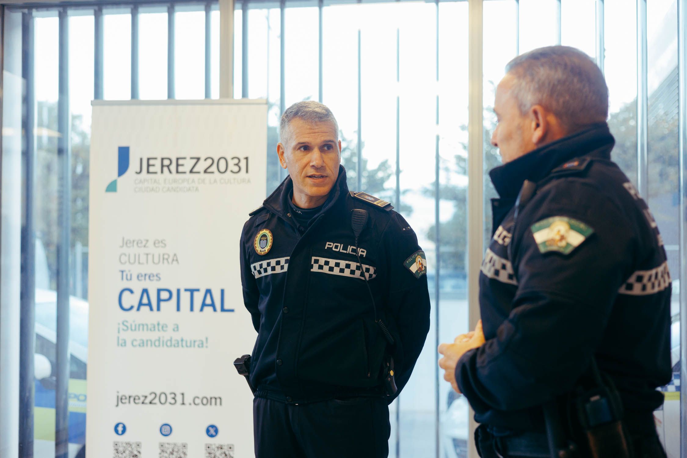 Los dos policías de Jerez que salvaron al bebé de 17 meses.