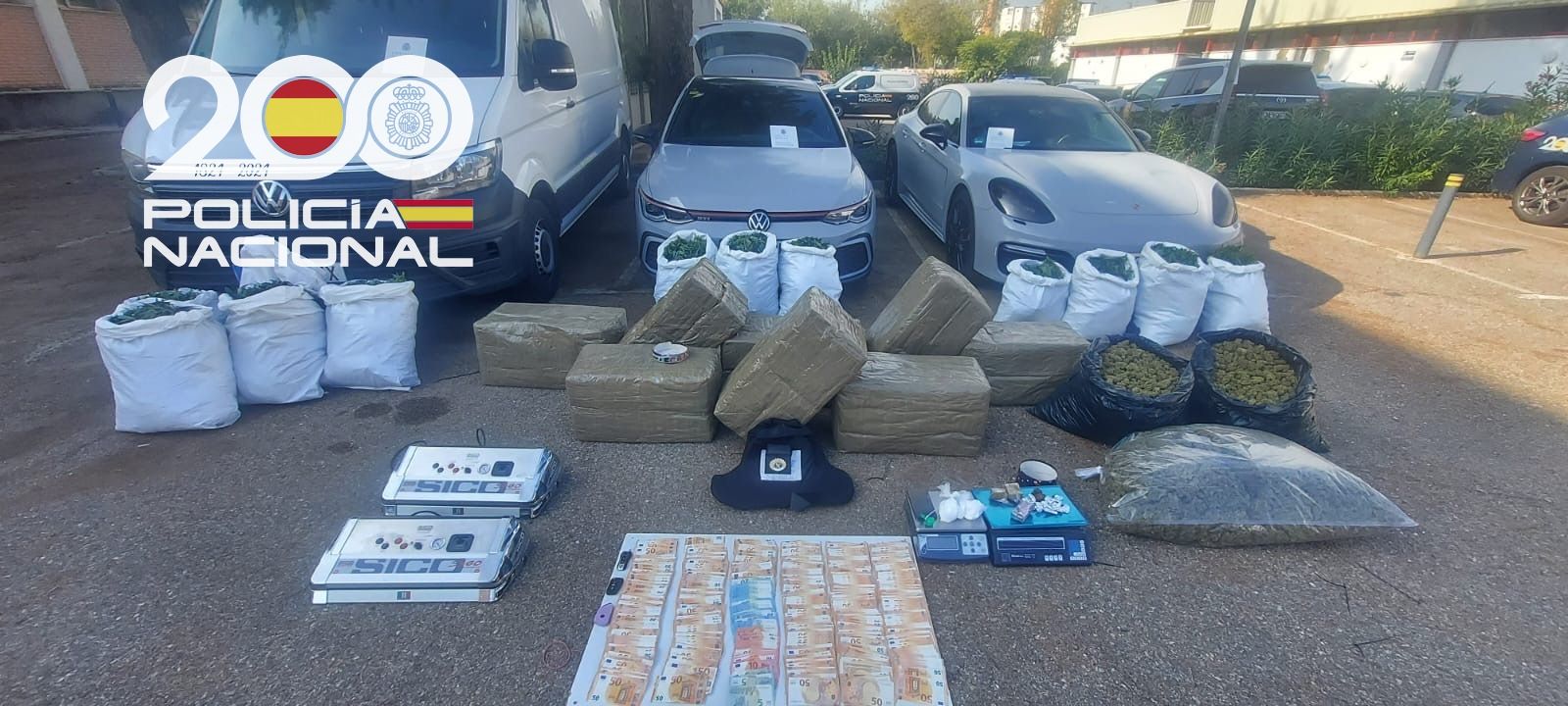 Todo el material incautado por la Policía.