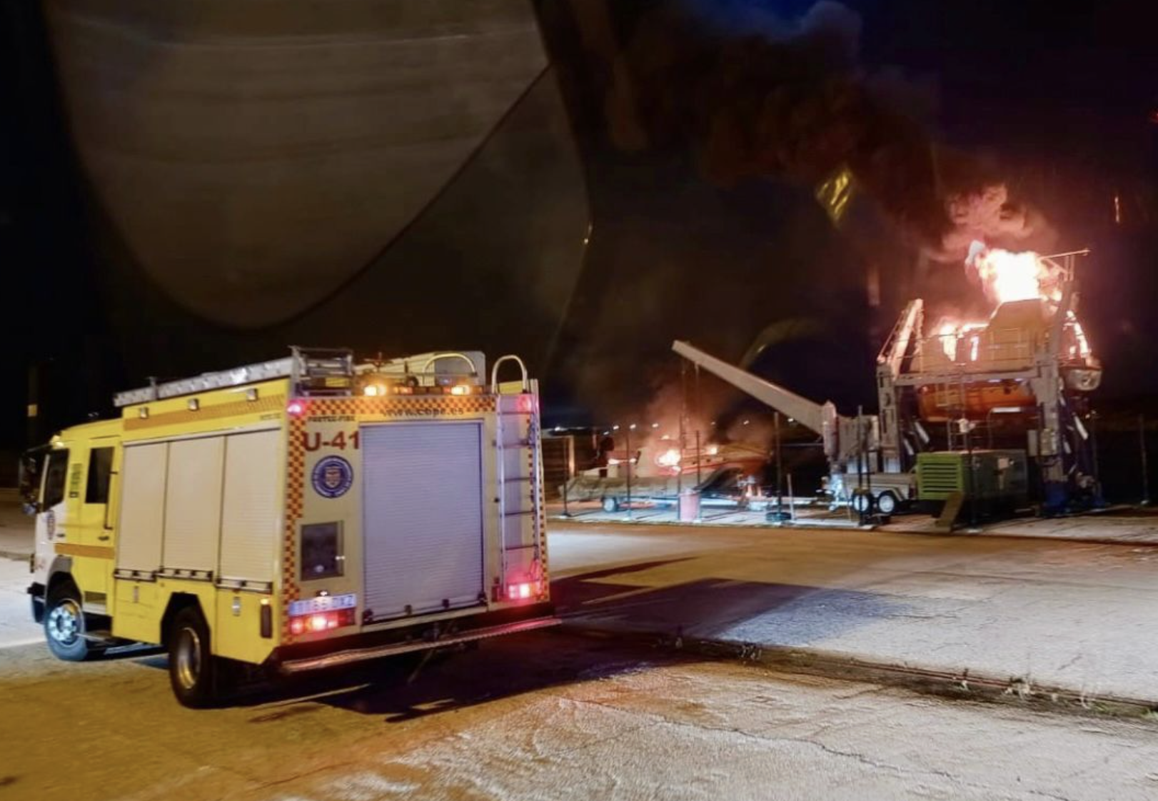 Incendio en la zona portuaria de El Puerto.