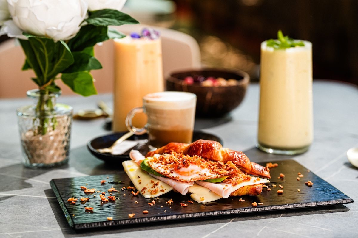 Uno de los espectaculares desayunos que ofrece Ámbar en El Puerto.