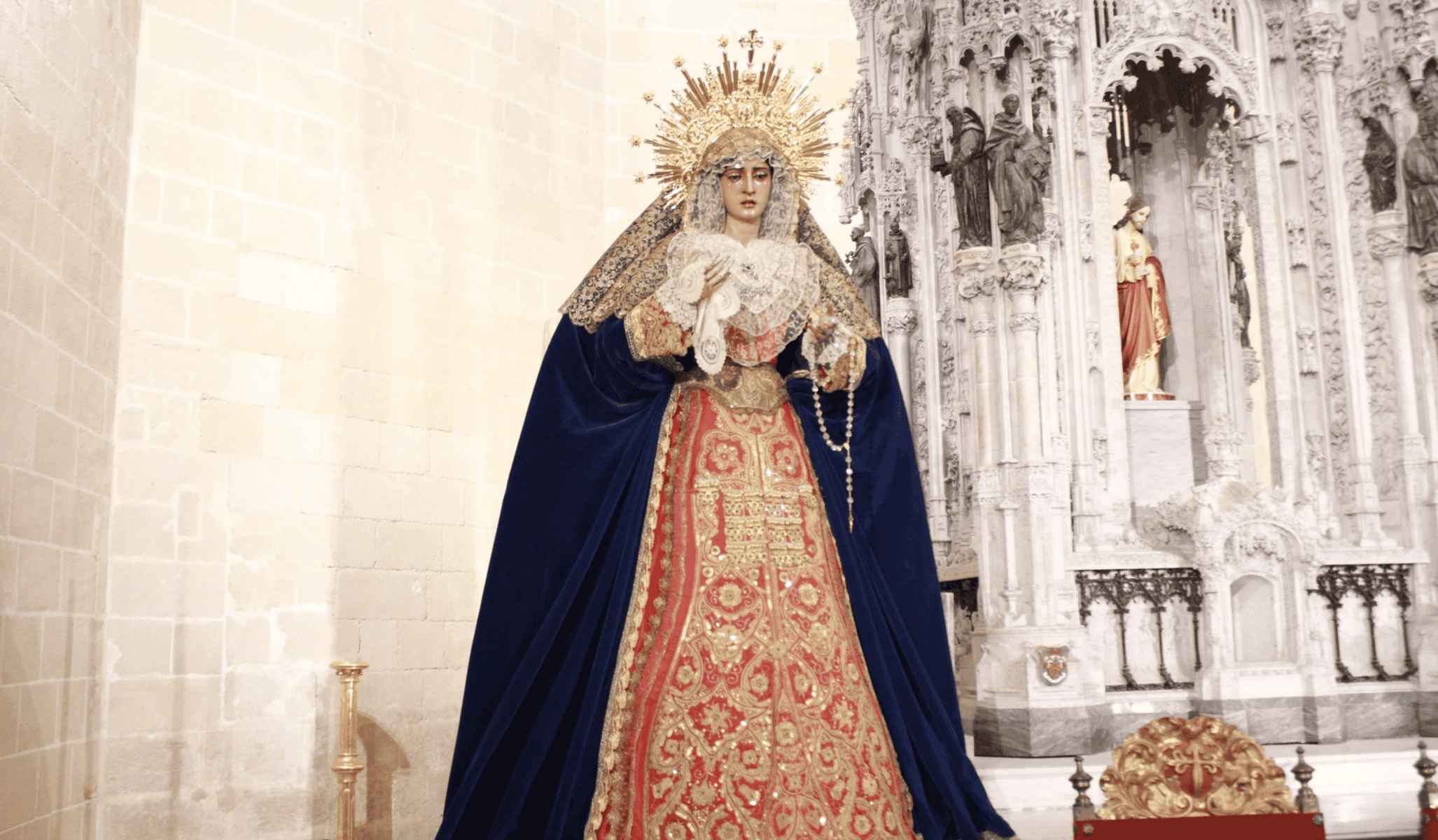 María Santísima del Desamparo, con la saya confeccionada en su día a partir de un traje de luces de Rafael de Paula. María Santísima del Desamparo, con la saya confeccionada en su día a partir de un traje de luces de Rafael de Paula.