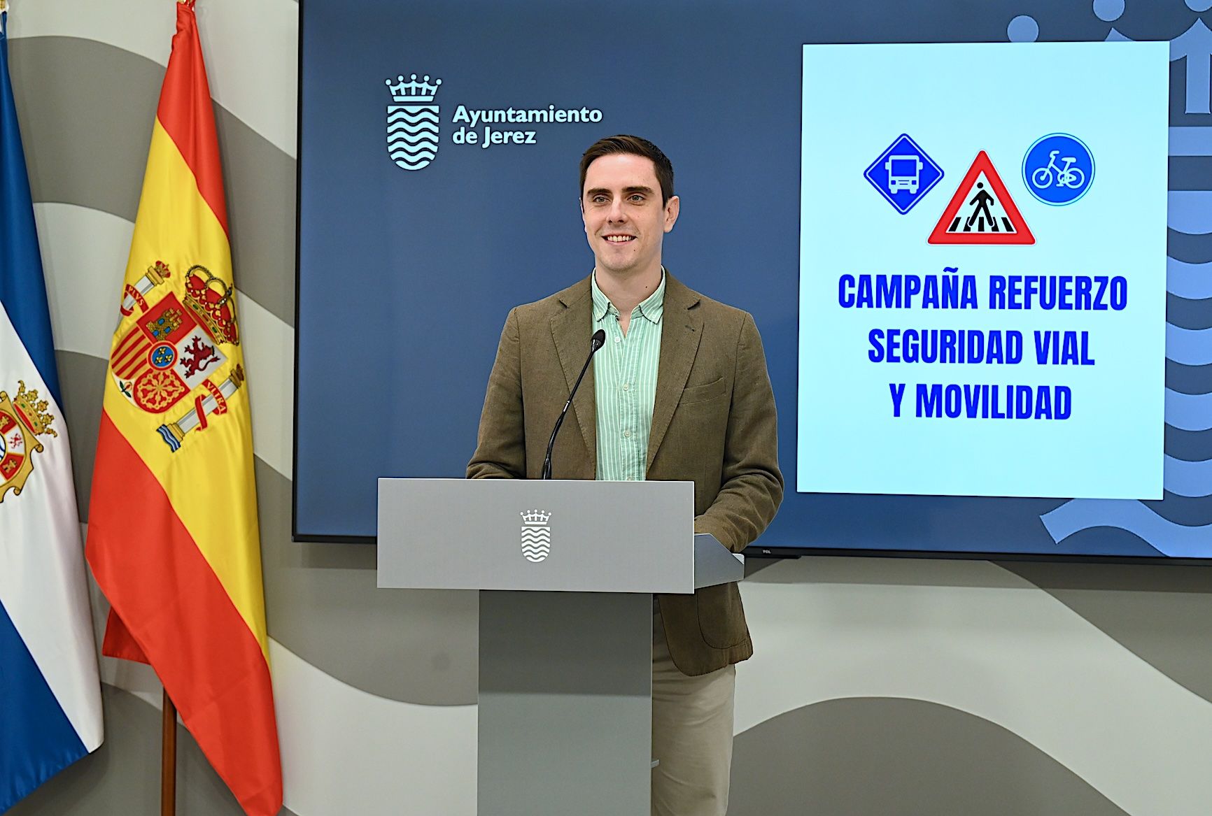 El teniente de alcaldesa de Coordinación de Servicios Públicos, Jaime Espinar, en rueda de prensa.