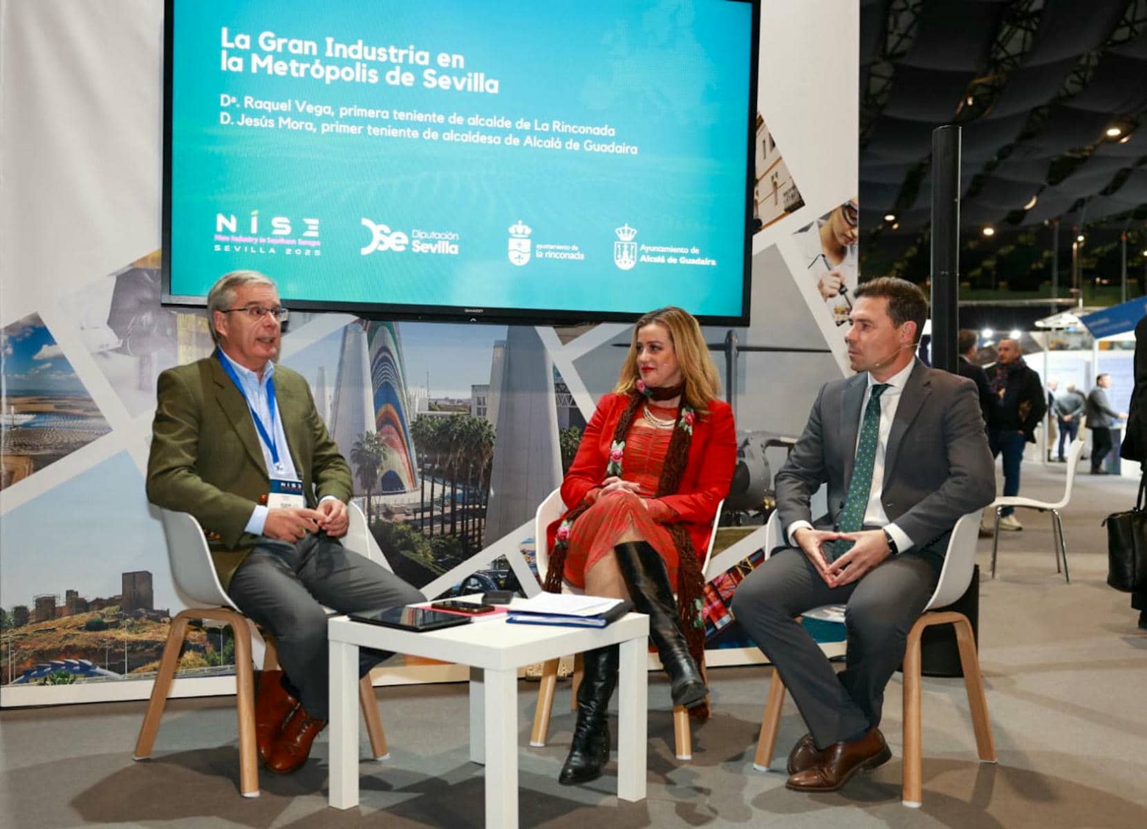 La mesa sobre futuro de la industria en la Sevilla metropolitana. La mesa sobre futuro de la industria en la Sevilla metropolitana.