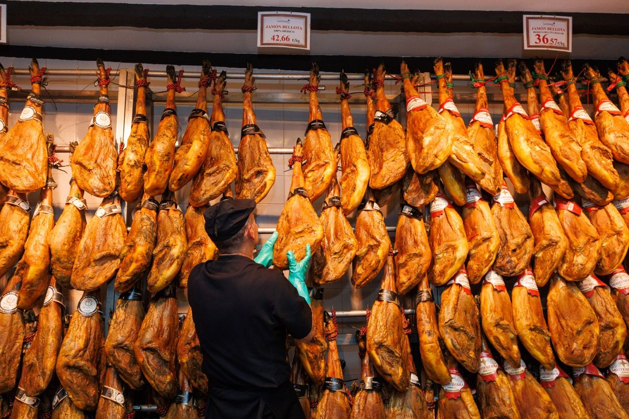 Jamones de Montesierra, listos para ser vendidos esta Navidad. Jamones de Montesierra, listos para ser vendidos esta Navidad.