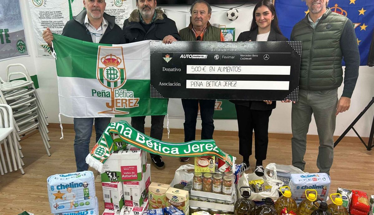 La entrega de los 500 euros aportada por Cadimar.