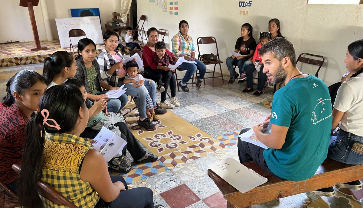 Pedro Falçao durante su voluntariado en Guatemala.