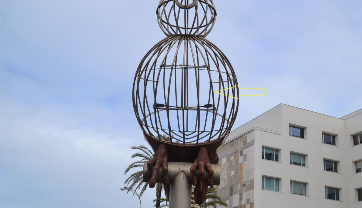 Monumento a la Constitución de 1978, detalle mecanismo de apertura.