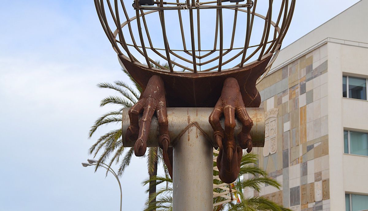 Monumento a la Constitución de 1978, detalle de su estado.