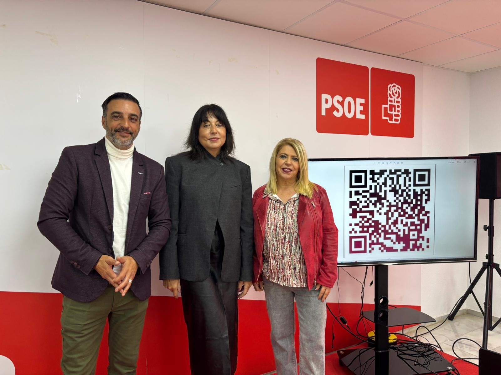José Antonio Díaz, secretario general del PSOE de Jerez, Victoria Corbacho, representante de UGT y la diputada socialista Mamen Sánchez. José Antonio Díaz, secretario general del PSOE de Jerez, Victoria Corbacho, representante de UGT y la diputada socialista Mamen Sánchez.