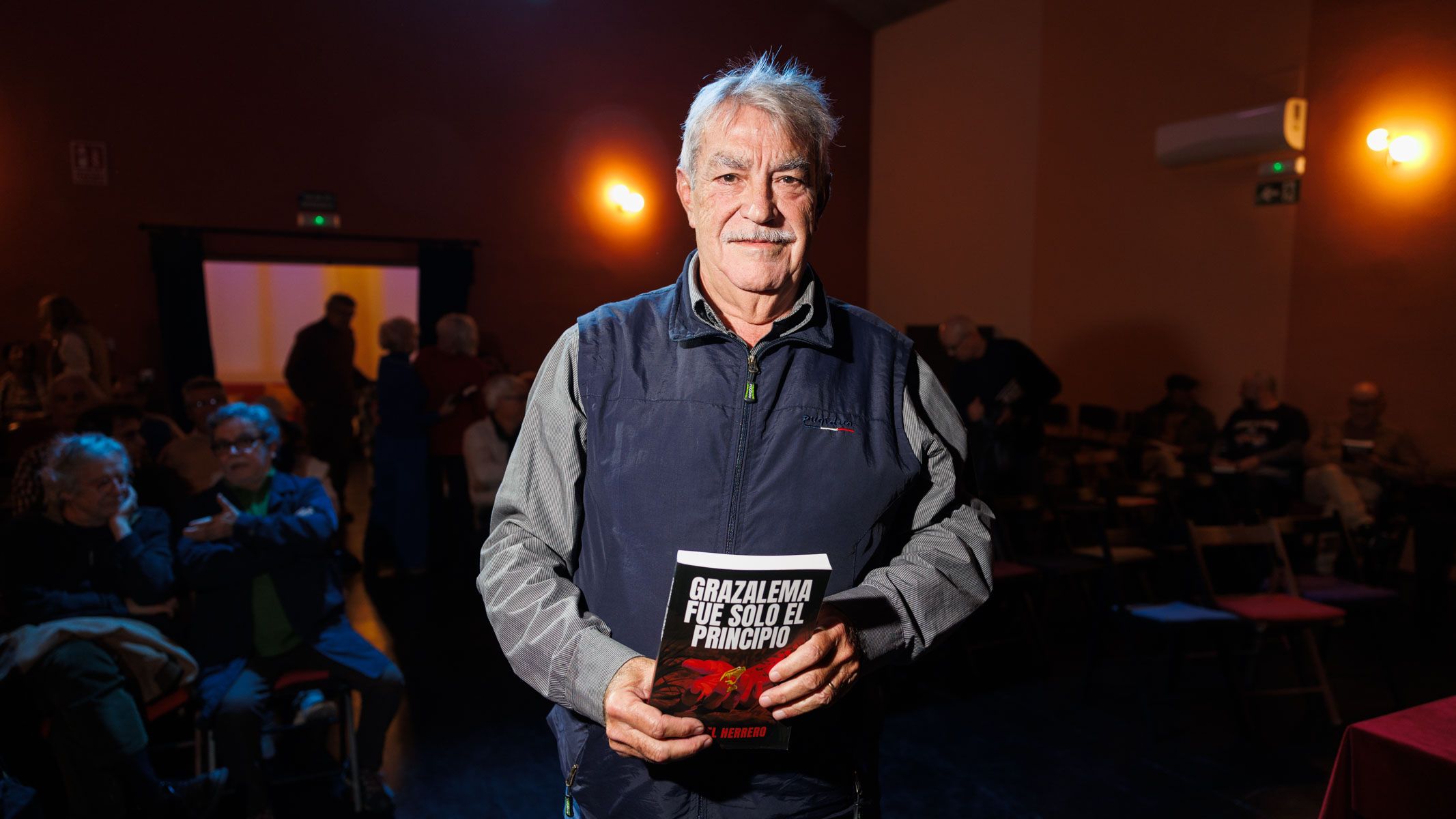 Manuel Herrero con su nueva publicación, el thriller 'Grazalema fue solo el principio'. Manuel Herrero con su nueva publicación, el thriller 'Grazalema fue solo el principio'.