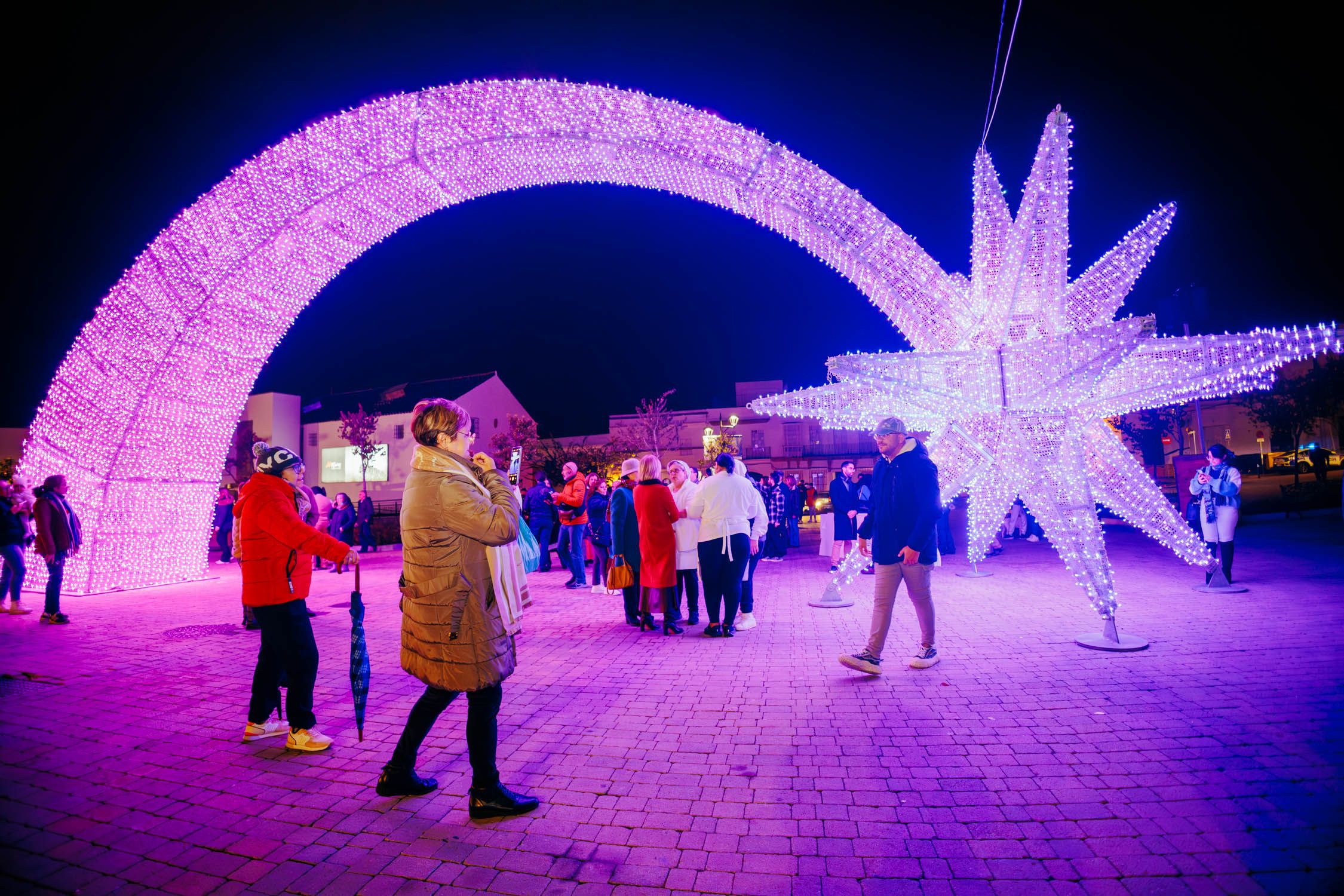 La estrella gigante de plaza Belén de Jerez, tras su inauguración.