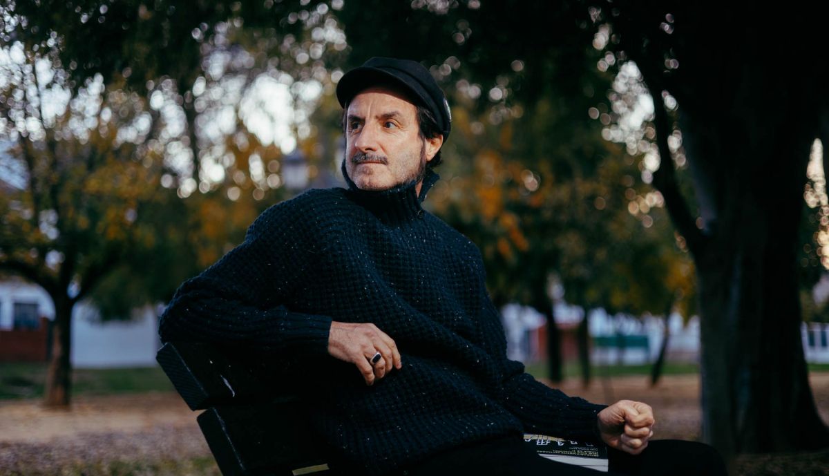 Juan Carlos León recopila ataques de compositores en sus páginas.