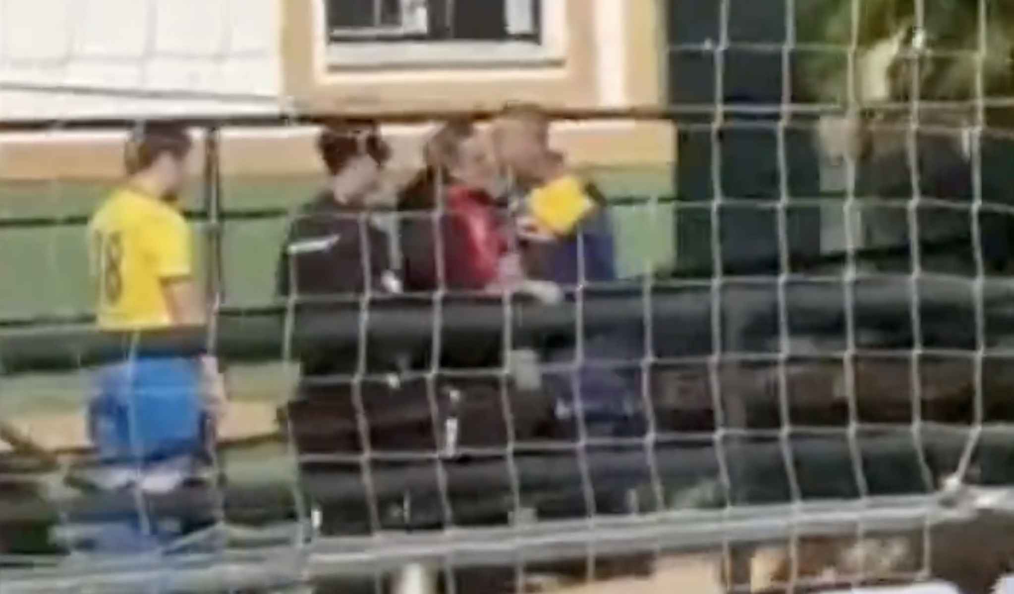 Instantes antes de la agresión al joven árbitro en Sanlúcar.