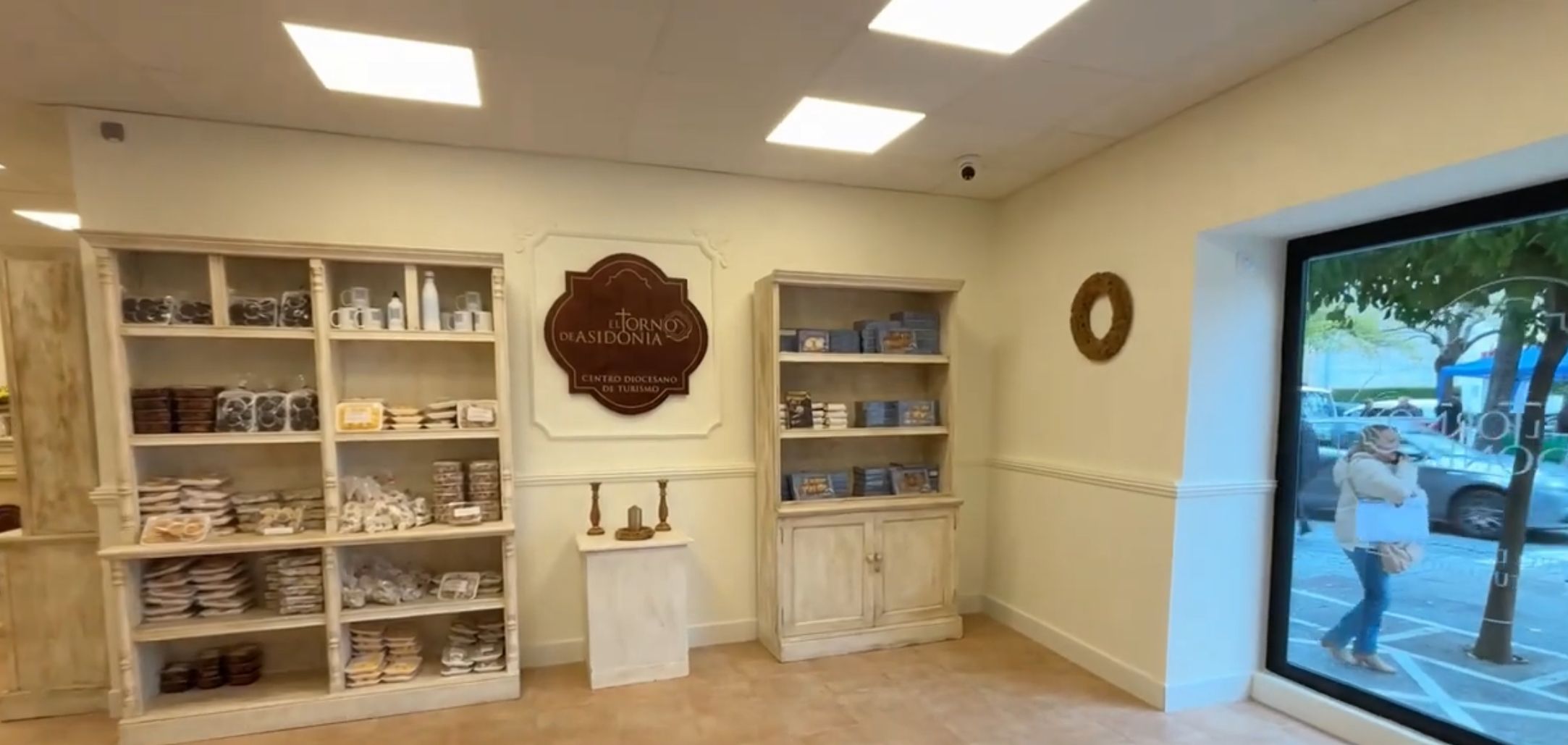 Interior del centro desde su acceso en calle Porvera. Interior del centro desde su acceso en calle Porvera.