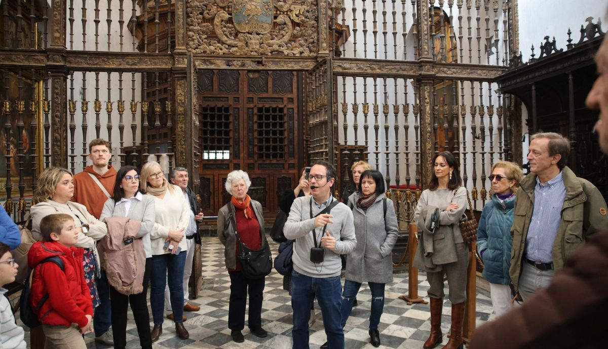 Visitantes en la iglesia de la Cartuja de Jerez.