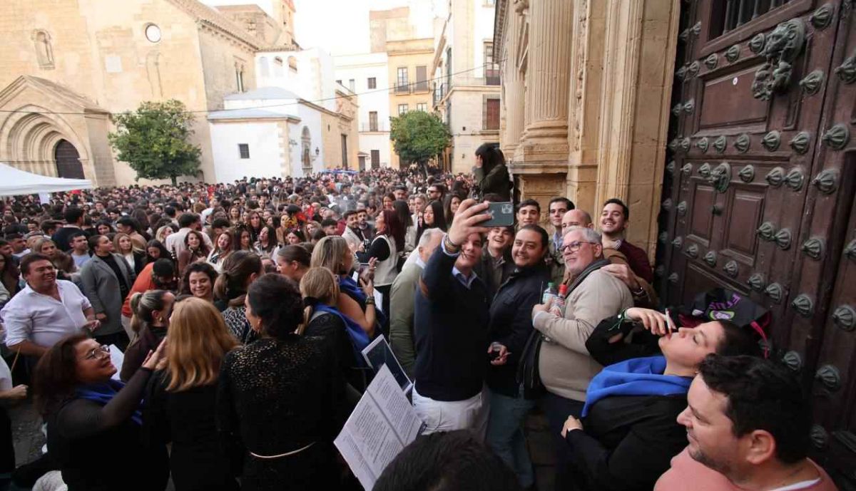Ambiente festivo en el primer día de puente y Zambombas en Jerez.
