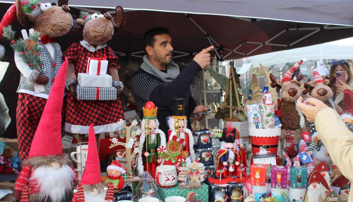 Uno de los puestos del mercado navideño de Olvera.