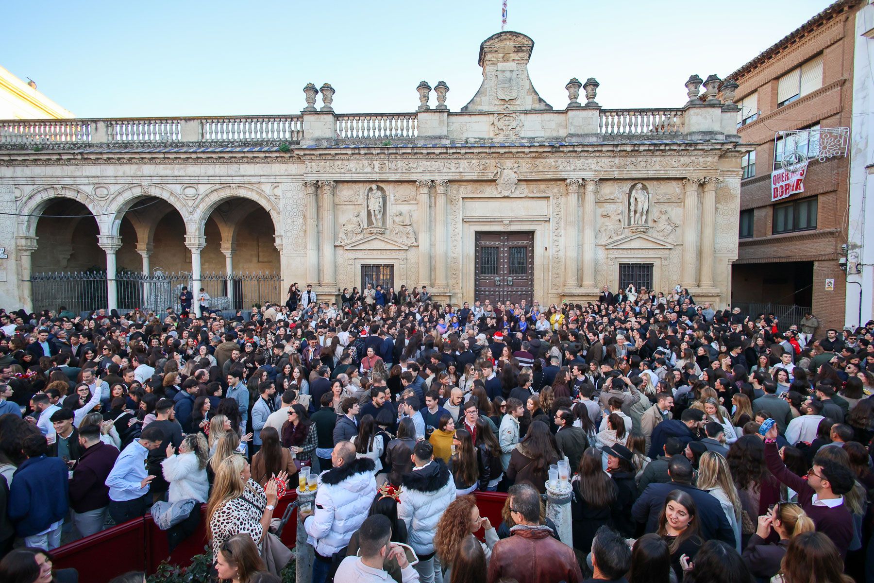 No cabe ni un alfiler en el centro de Jerez con las Zambombas 