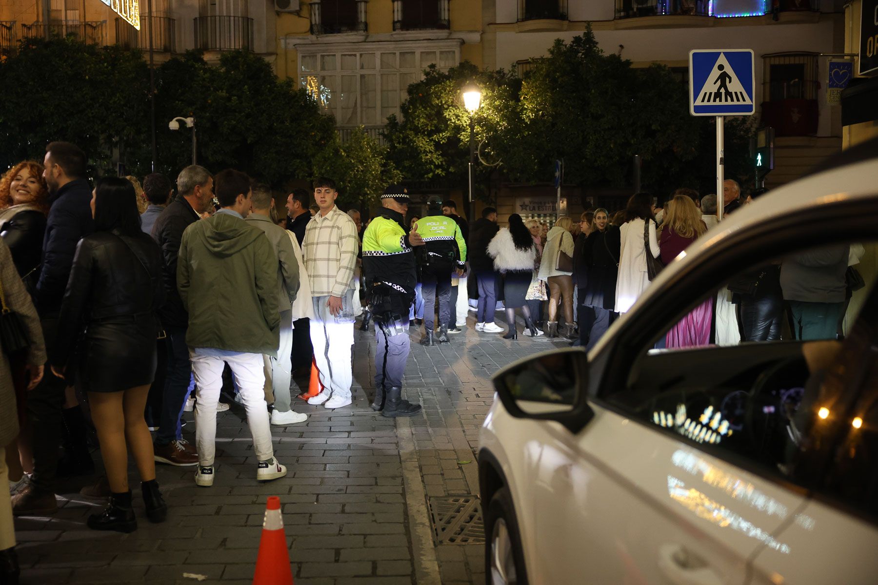 Imagen de este pasado sábado. La vigilancia de la Policía Local se ha refozado en estas jornadas de tanta afluencia de personas en Jerez. Imagen de este pasado sábado. La vigilancia de la Policía Local se ha refozado en estas jornadas de tanta afluencia de personas en Jerez.