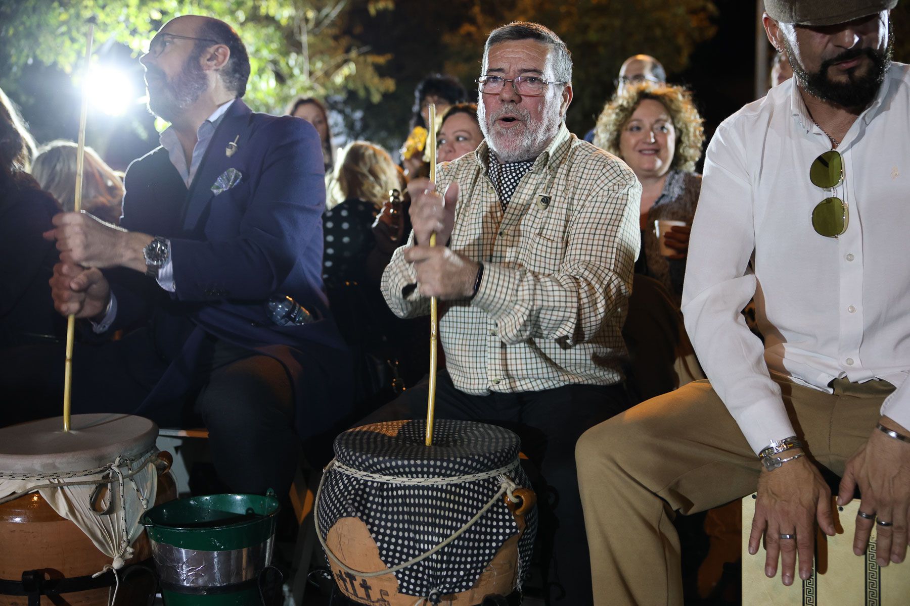No cabe ni un alfiler en el centro de Jerez con las Zambombas 