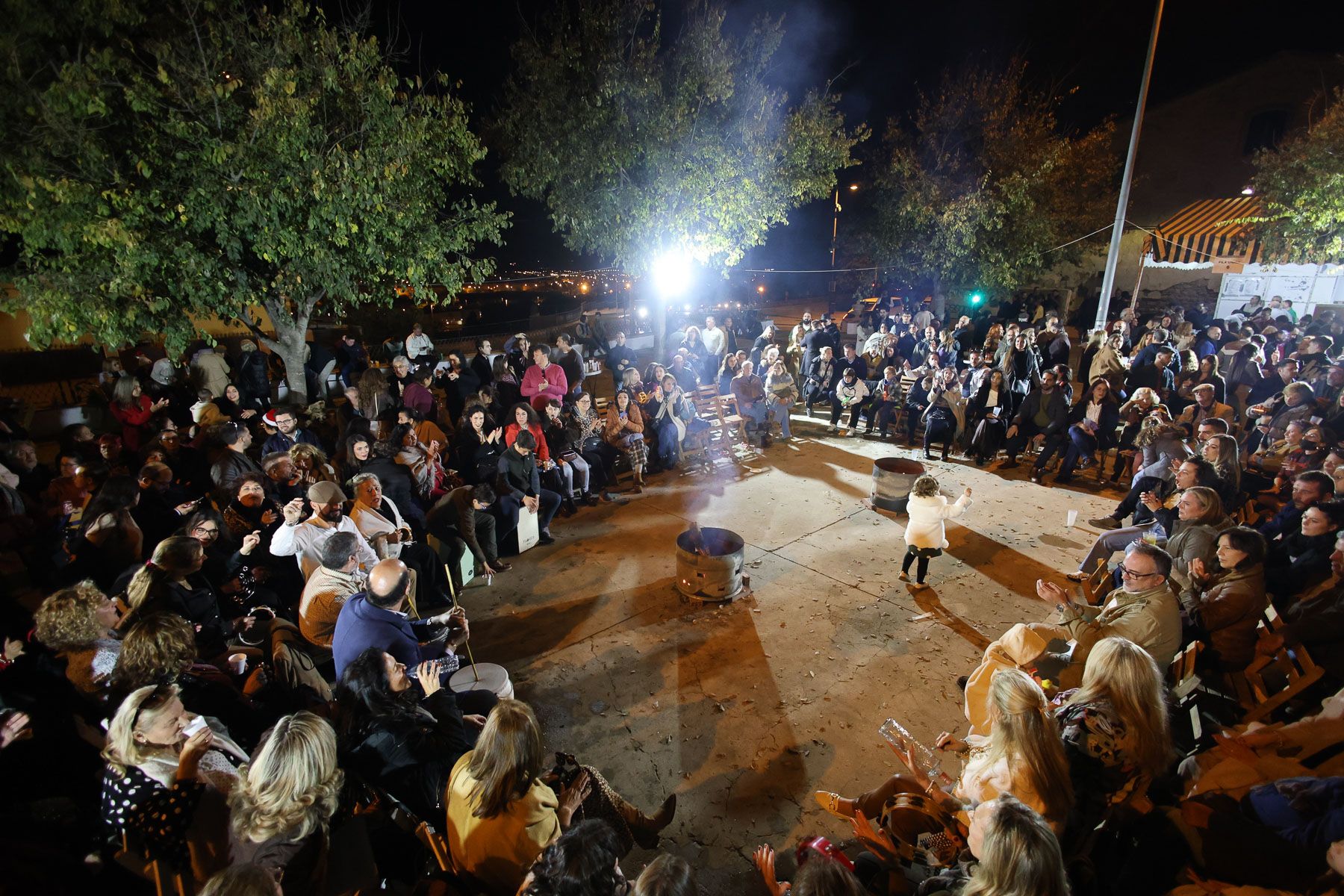 No cabe ni un alfiler en el centro de Jerez con las Zambombas 