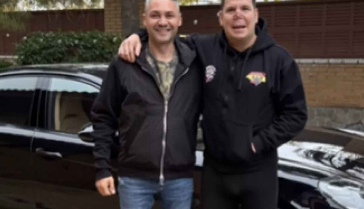 Lucas, junto a su nuevo vehículo.