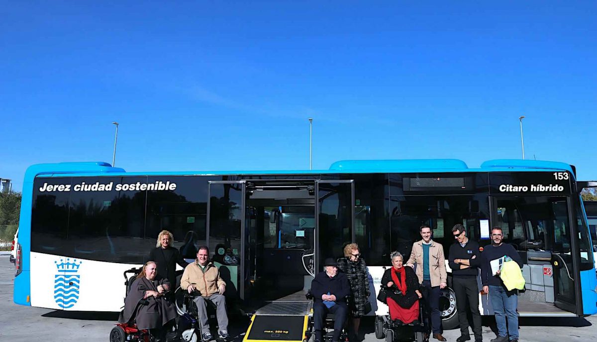 Adifi ha celebrado la llegada de los nuevos autobuses adaptados.