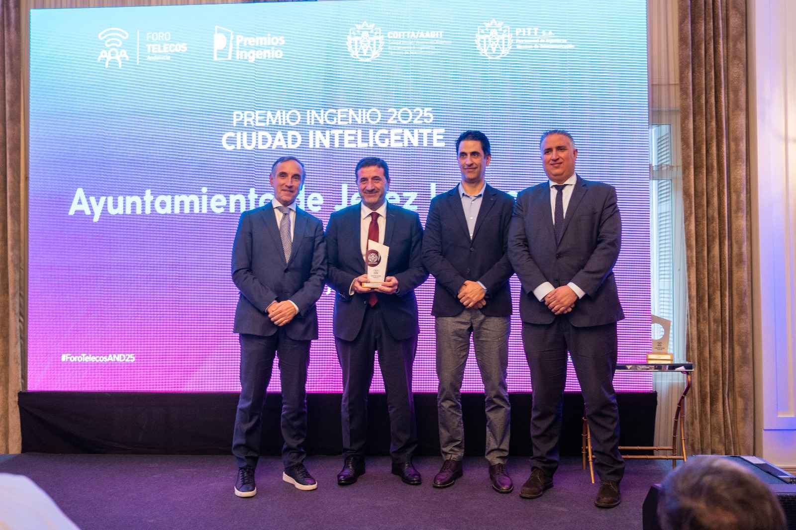 José Ignacio Martínez, teniente de alcaldesa de Transformación Digital, con el Premio Ingenio Ciudad Inteligente 2025 al Ayuntamiento de Jerez. José Ignacio Martínez, teniente de alcaldesa de Transformación Digital, con el Premio Ingenio Ciudad Inteligente 2025 al Ayuntamiento de Jerez.