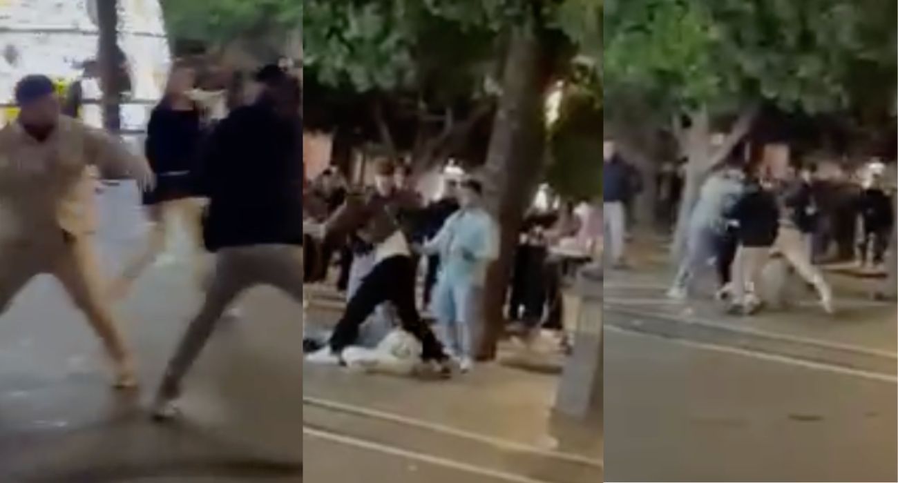 Tres imágenes de las dos peleas simultáneas en la plaza del Arenal. Tres imágenes de las dos peleas simultáneas en la plaza del Arenal.