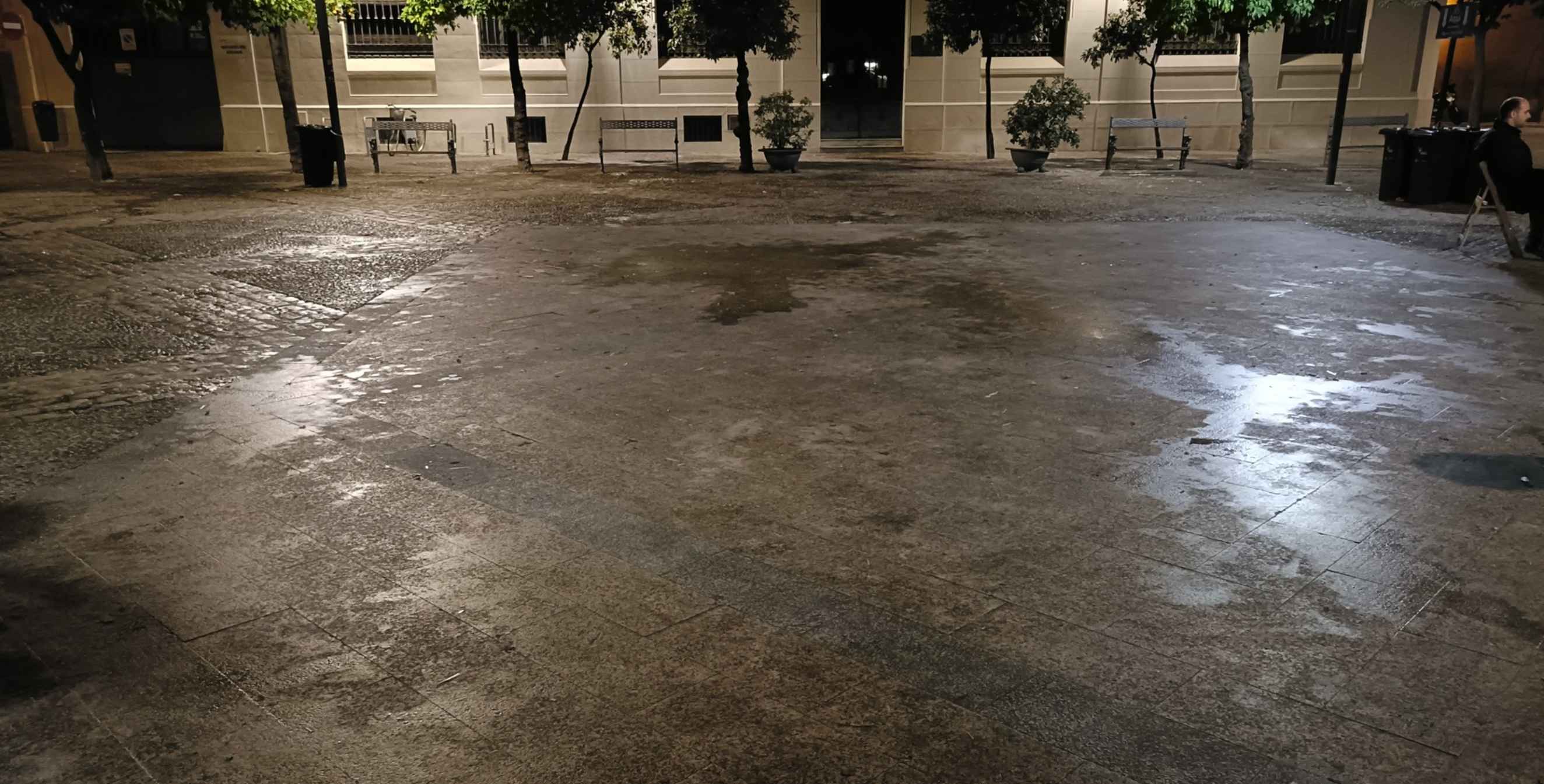 Así de limpia quedó la Plaza del Banco. Así de limpia quedó la Plaza del Banco.