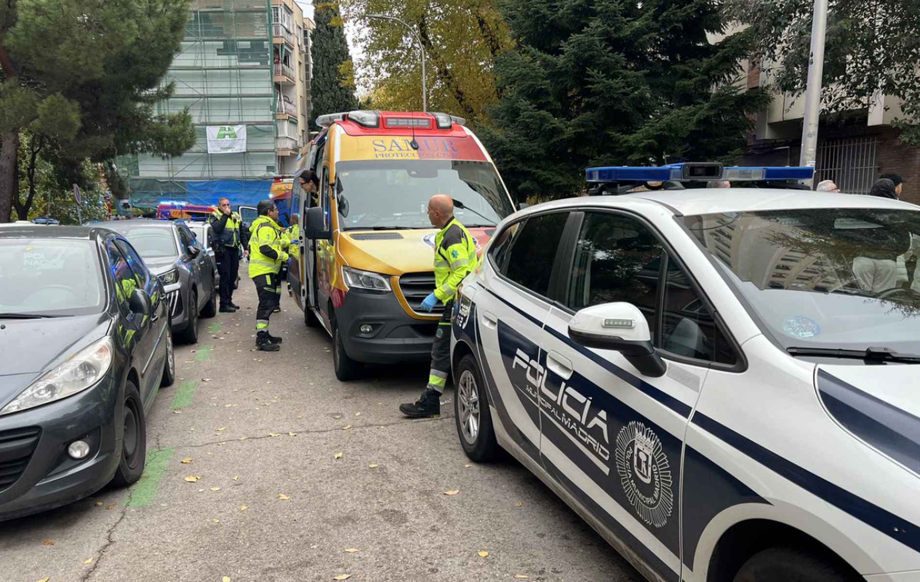 Los equipos de emergencia, en el lugar de los hechos. Los equipos de emergencia, en el lugar de los hechos.