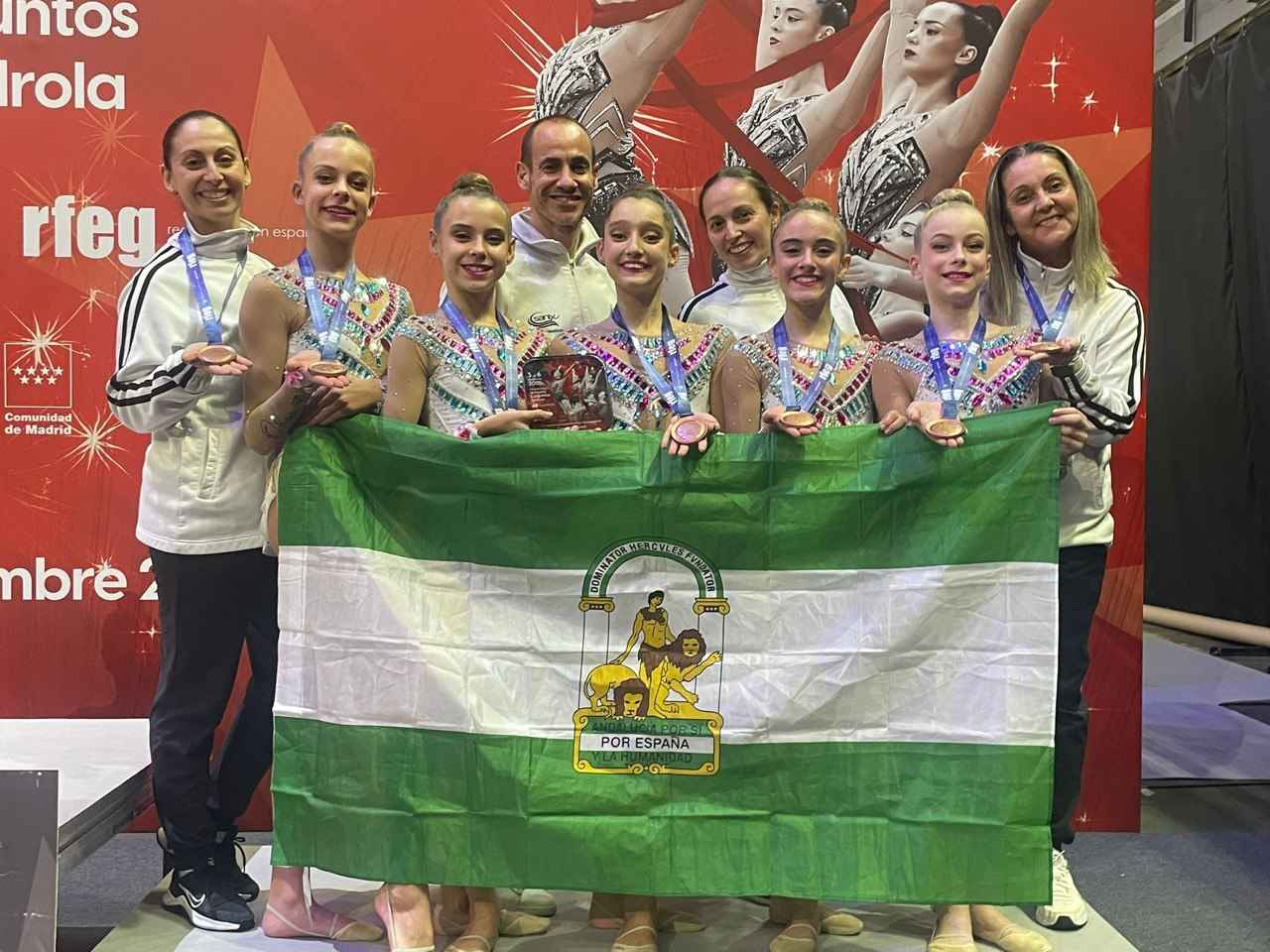 Componentes del Club Gimnasia Chiclana que han conquistado en Madrid una medalla de bronce histórica. Componentes del Club Gimnasia Chiclana que han conquistado en Madrid una medalla de bronce histórica.