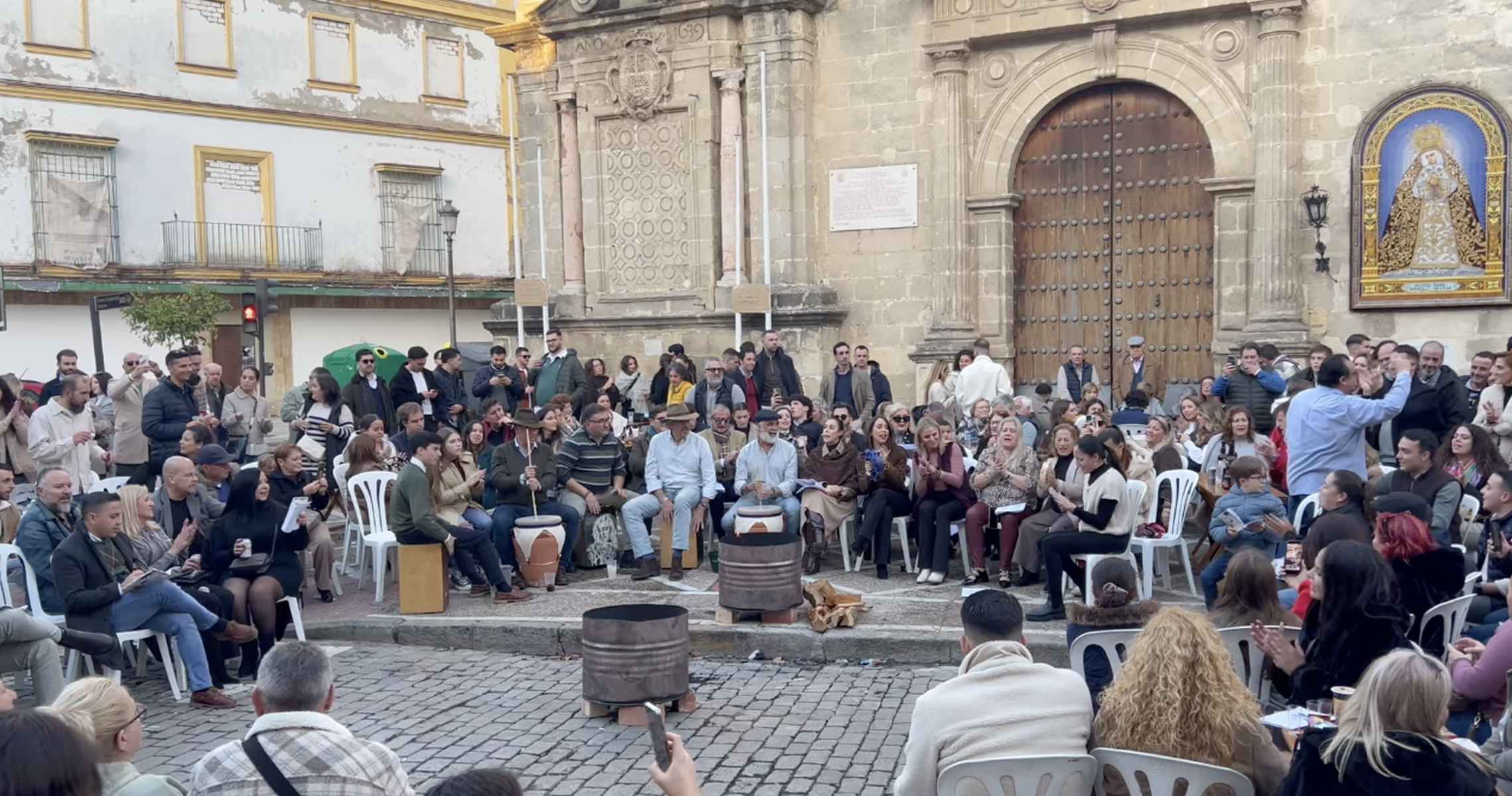 Ambiente en la Porvera en la Zambomba de la Hermandad de la Soledad. Ambiente en la Porvera en la Zambomba de la Hermandad de la Soledad.